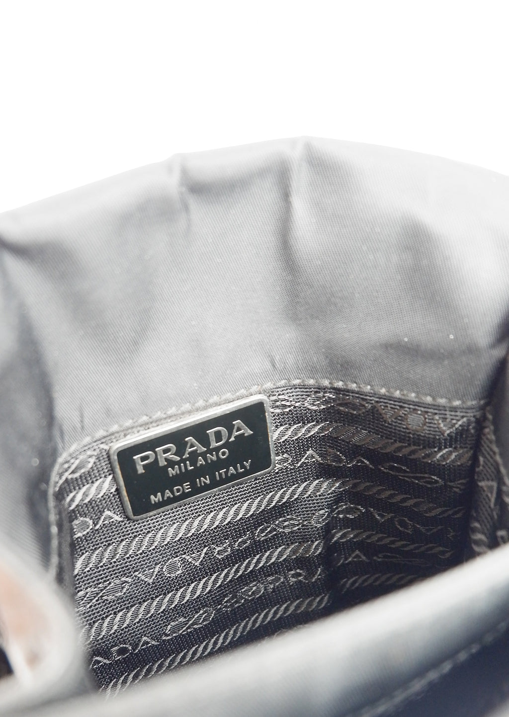 Besace Prada authentique d'occasion en nylon noir