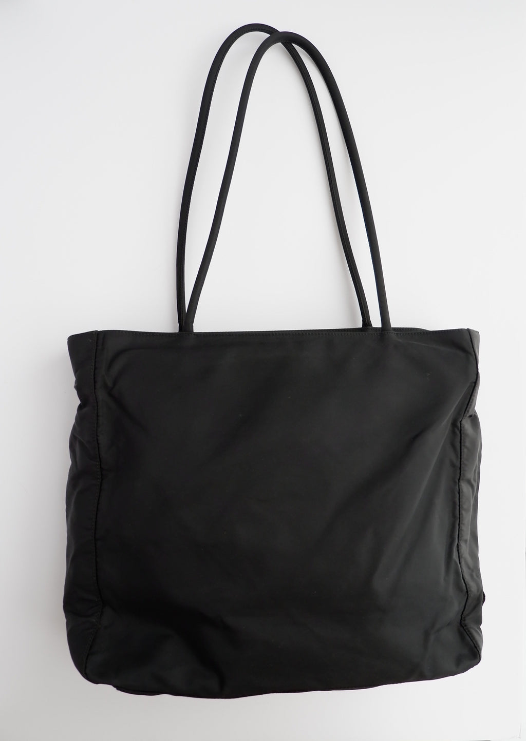 Sac cabas Prada authentique en nylon noir d'occasion