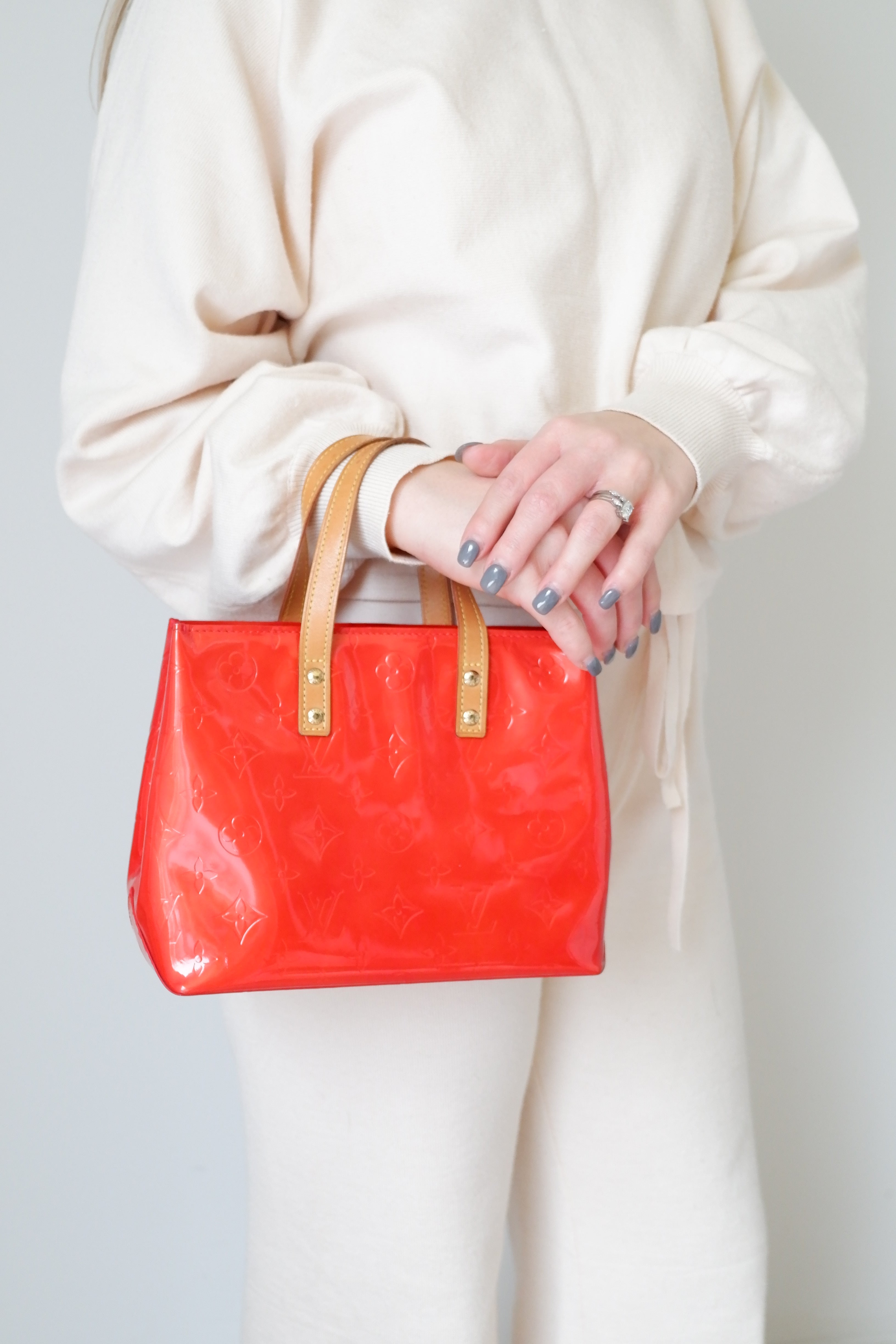 Sac à main Louis Vuitton Reade en cuir verni rouge authentique d'occasion