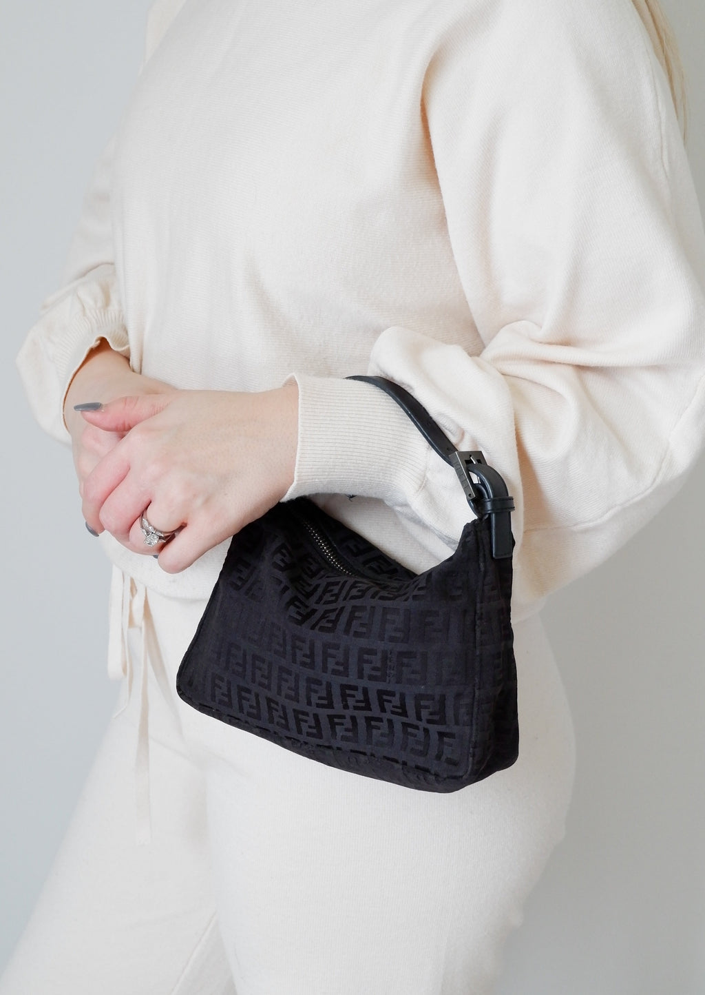 Pochette Fendi authentique d'occasion, imprimé FF noir