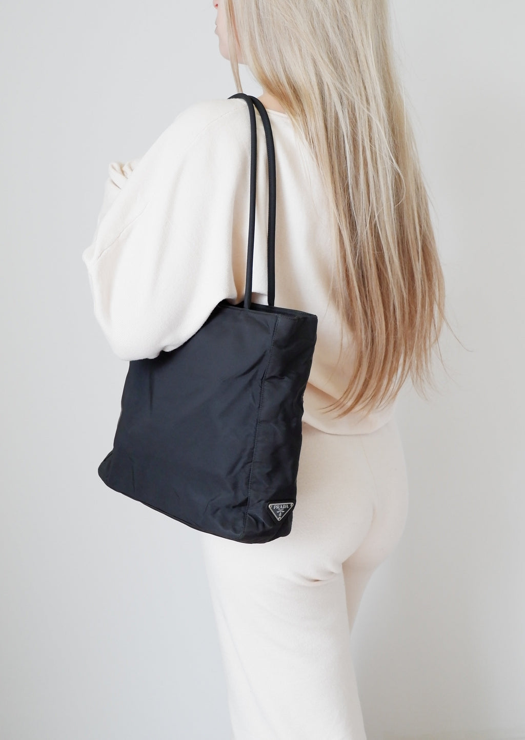 Sac cabas Prada authentique en nylon noir d'occasion
