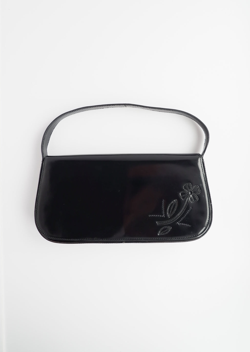 Sac bandoulière Prada d'occasion authentique en cuir brossé noir avec détails floraux