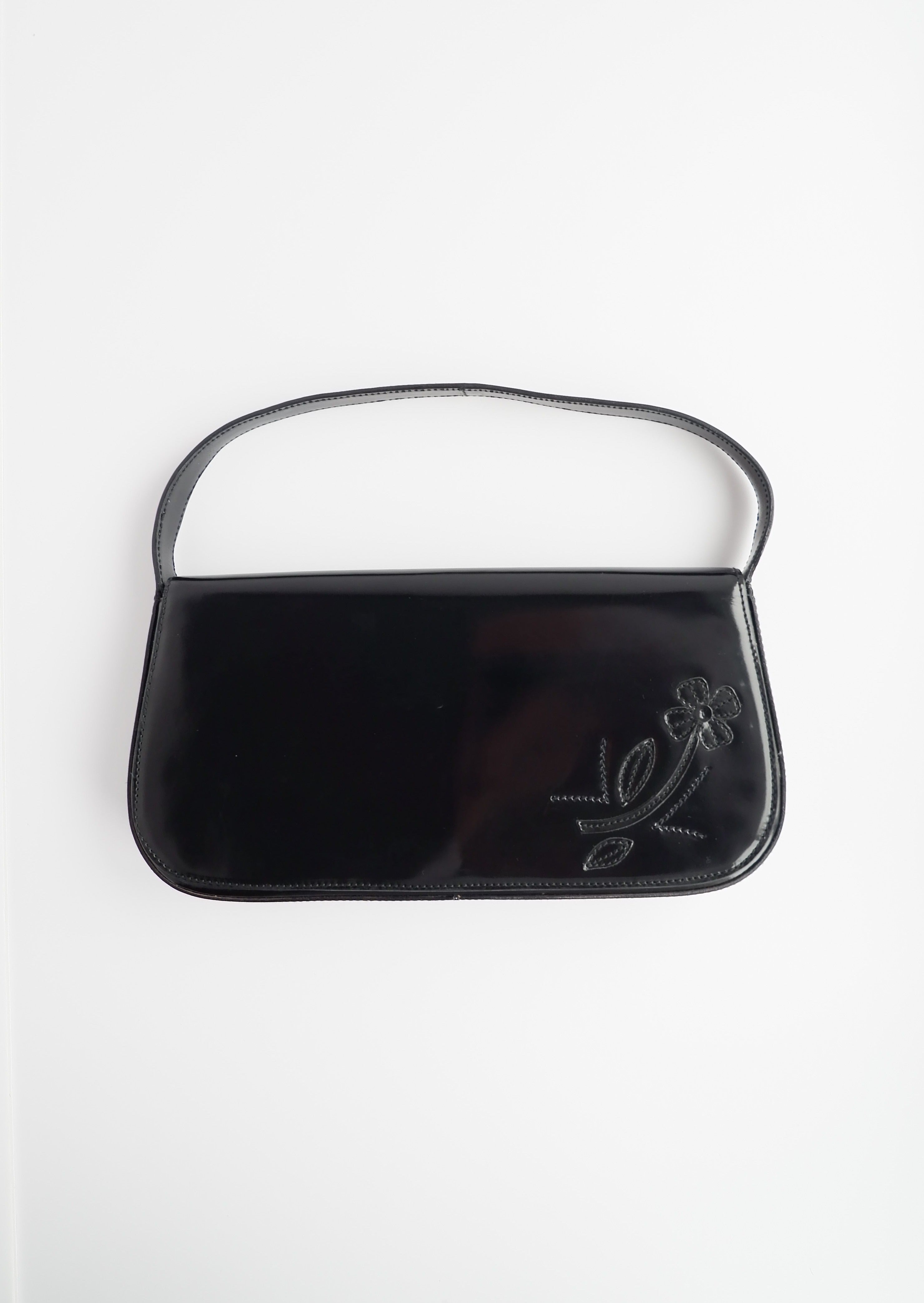 Sac bandoulière Prada d'occasion authentique en cuir brossé noir avec détails floraux