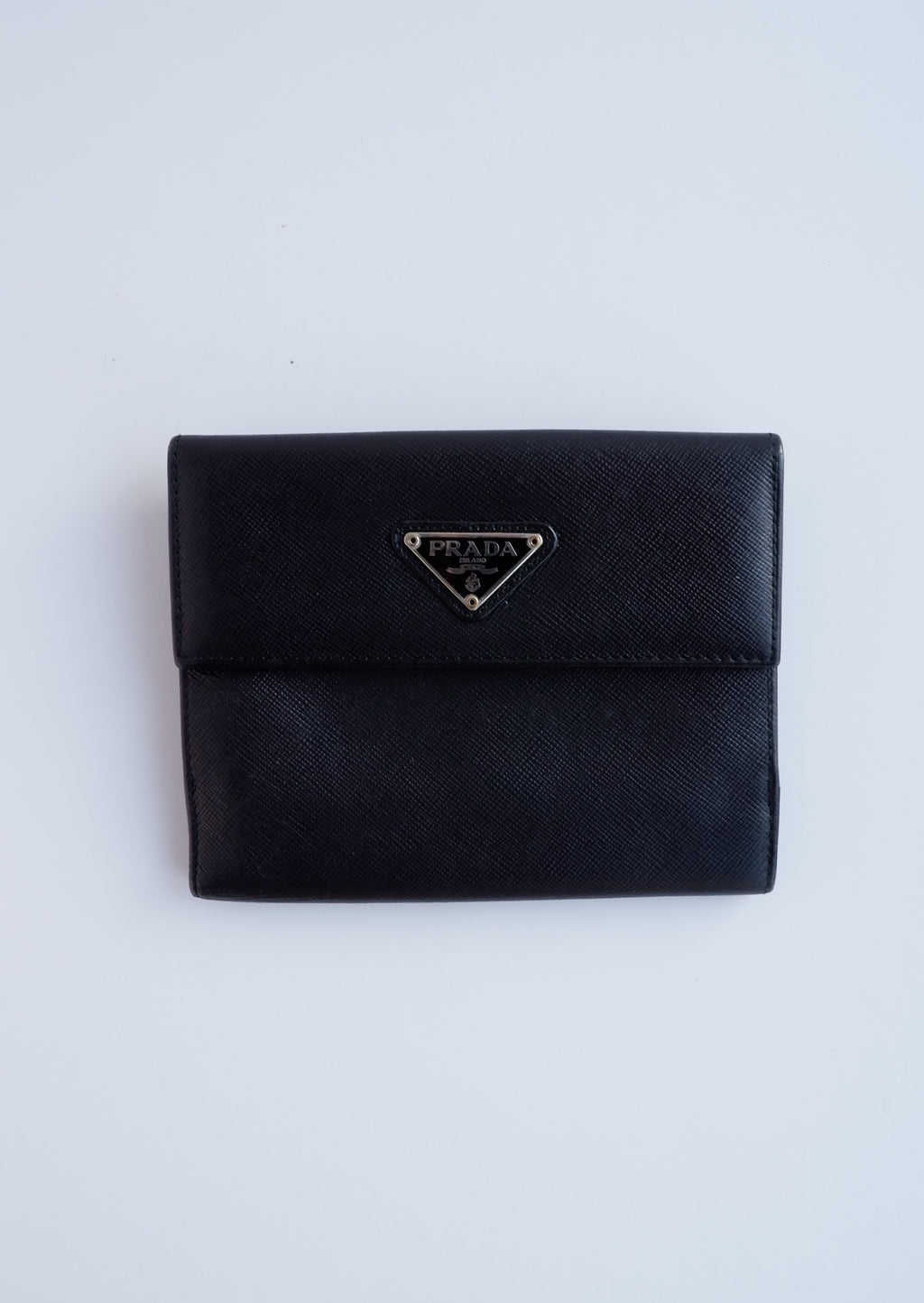 Portefeuille Prada en cuir noir, d'occasion, authentique, à deux volets