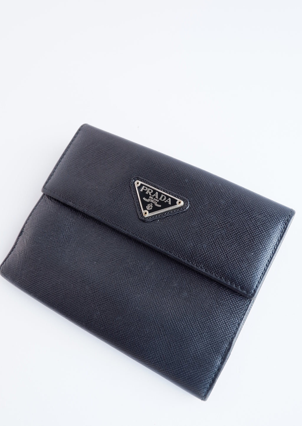 Portefeuille Prada en cuir noir, d'occasion, authentique, à deux volets