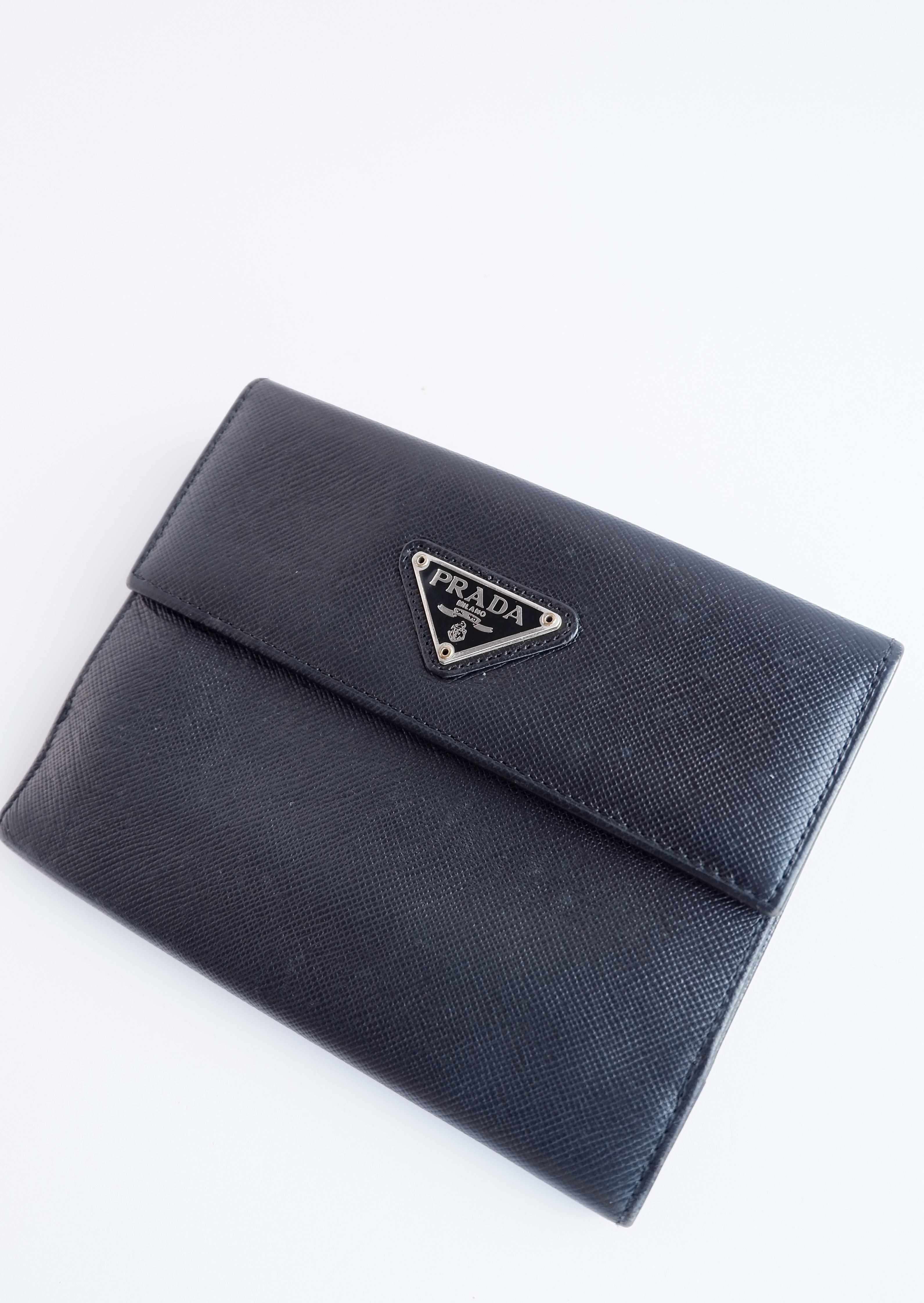 Portefeuille Prada en cuir noir, d'occasion, authentique, à deux volets