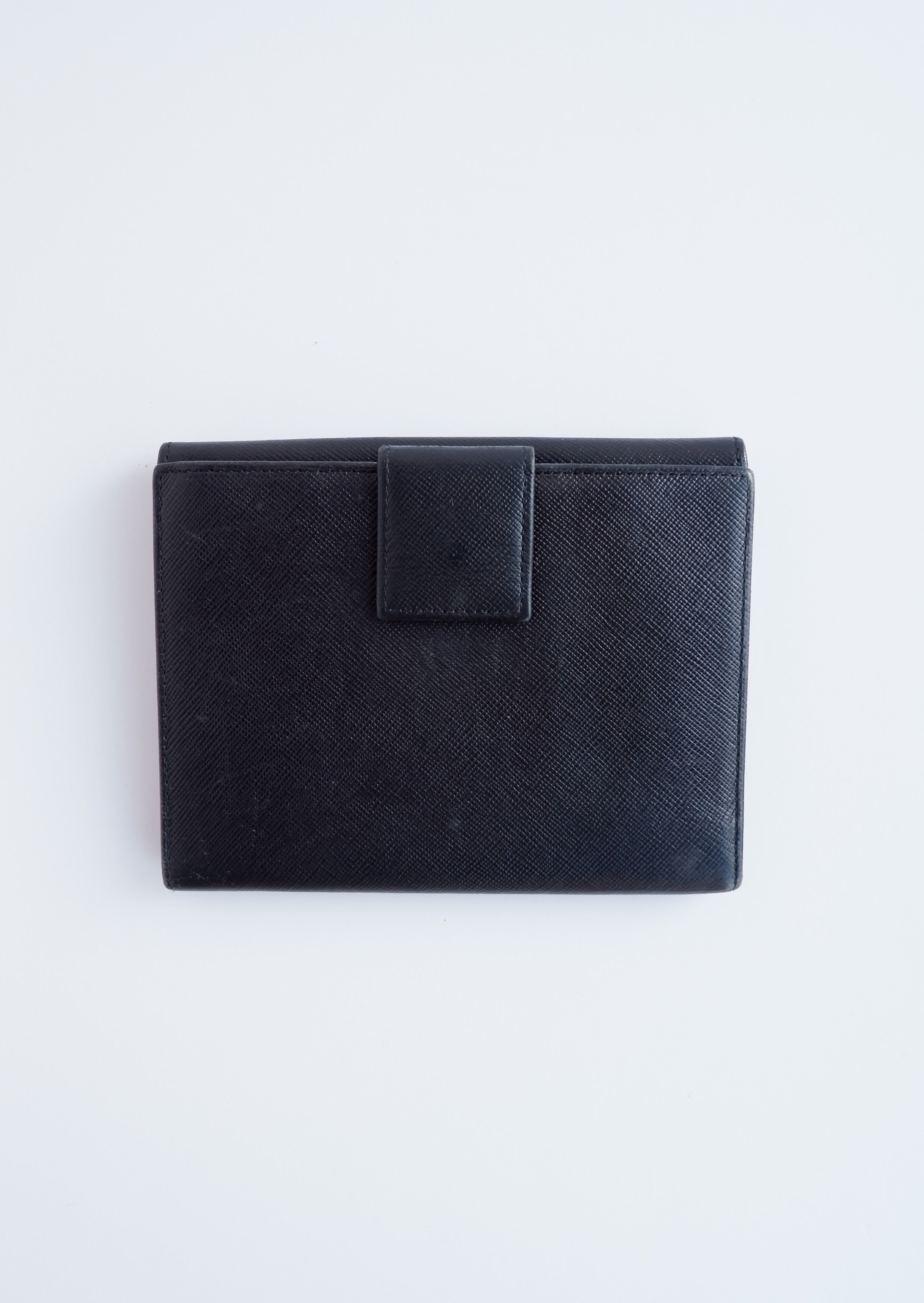 Portefeuille Prada en cuir noir, d'occasion, authentique, à deux volets