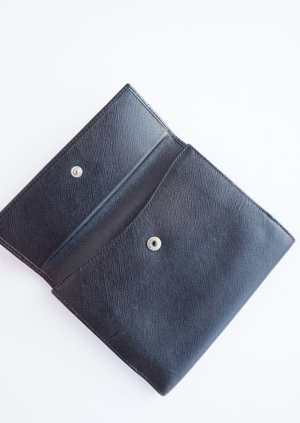 Portefeuille Prada en cuir noir, d'occasion, authentique, à deux volets