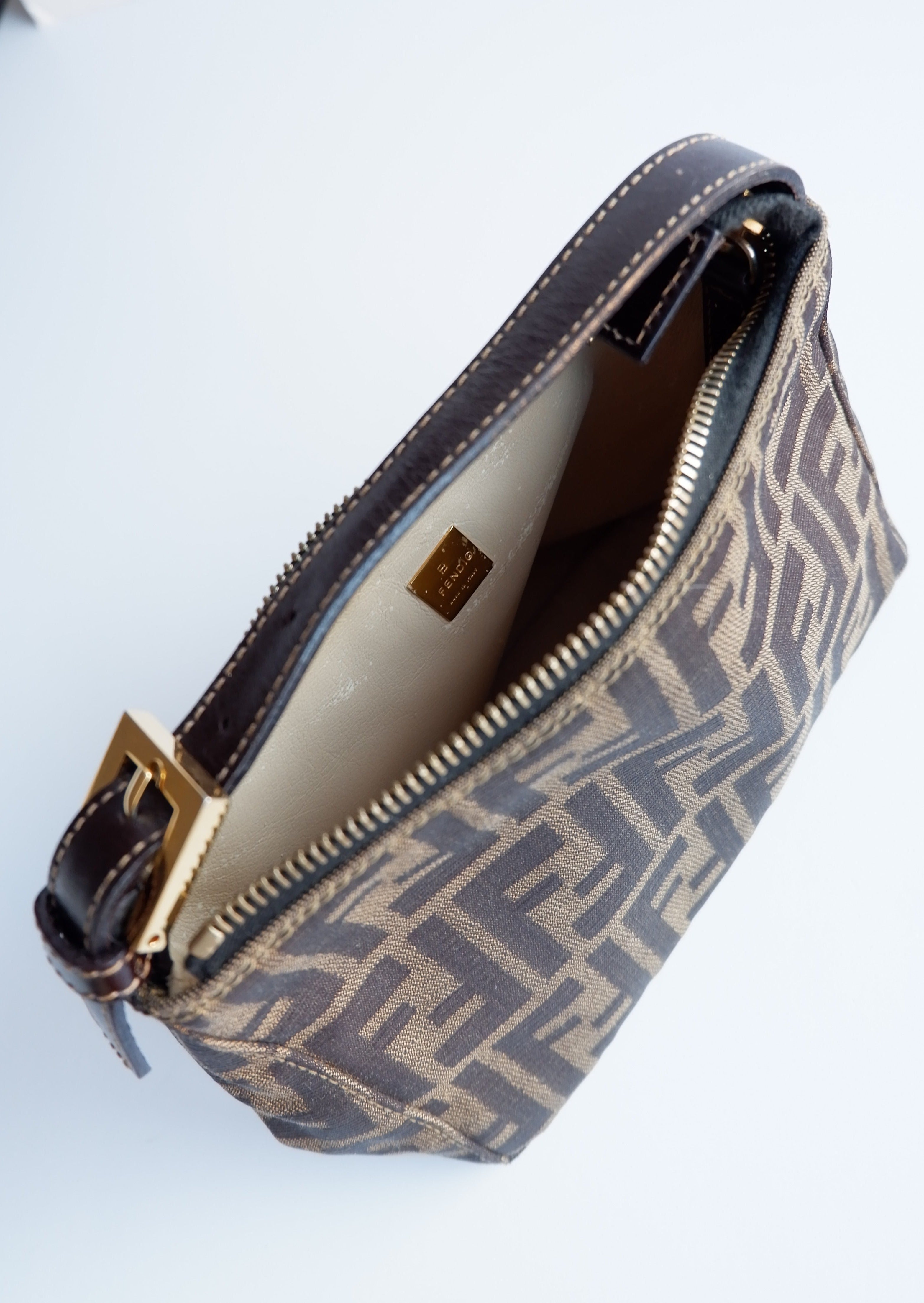 Authentique sac pochette Fendi Zucca d'occasion