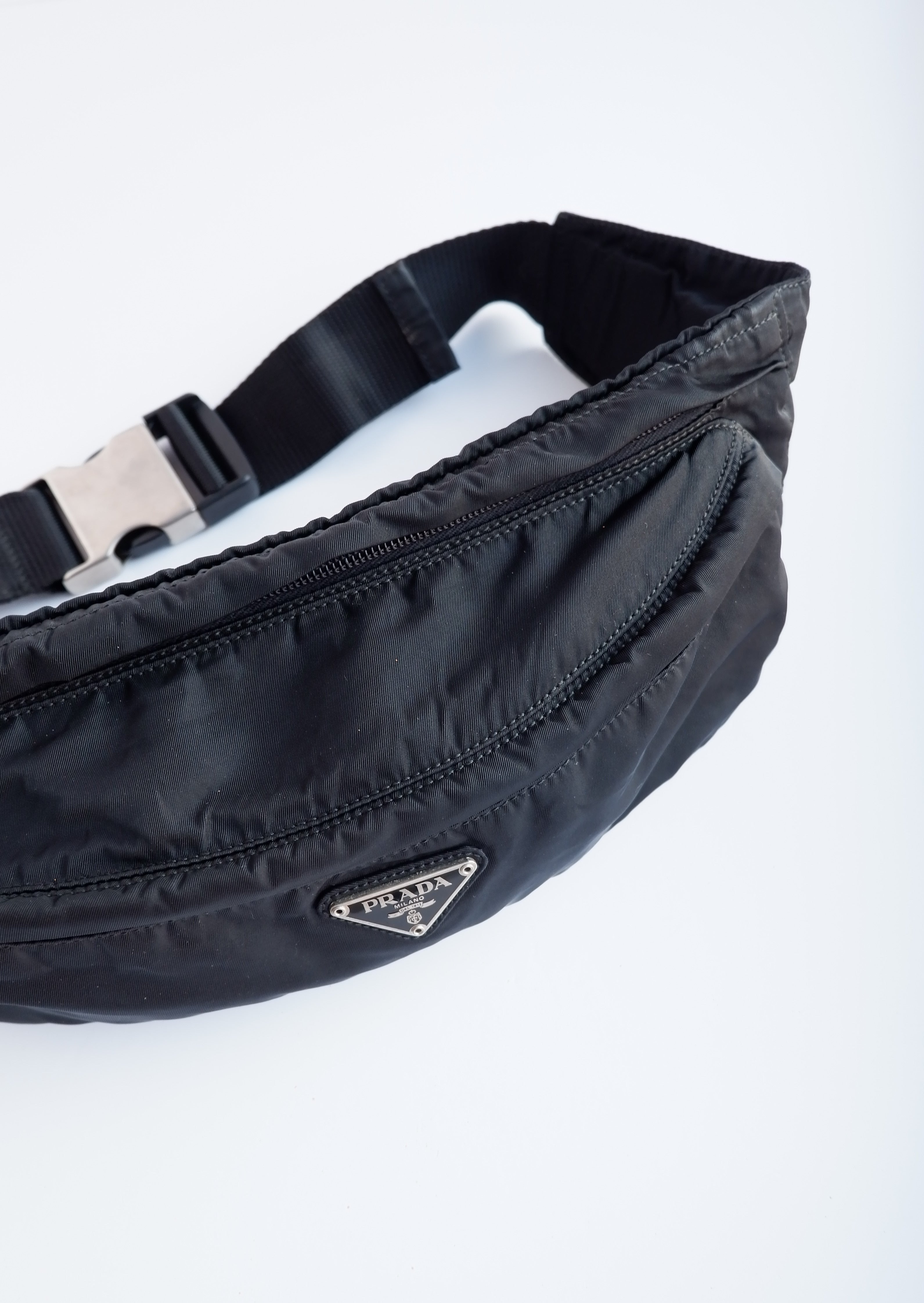 Sac Banane Prada Authentique d'occasion en Nylon Noir