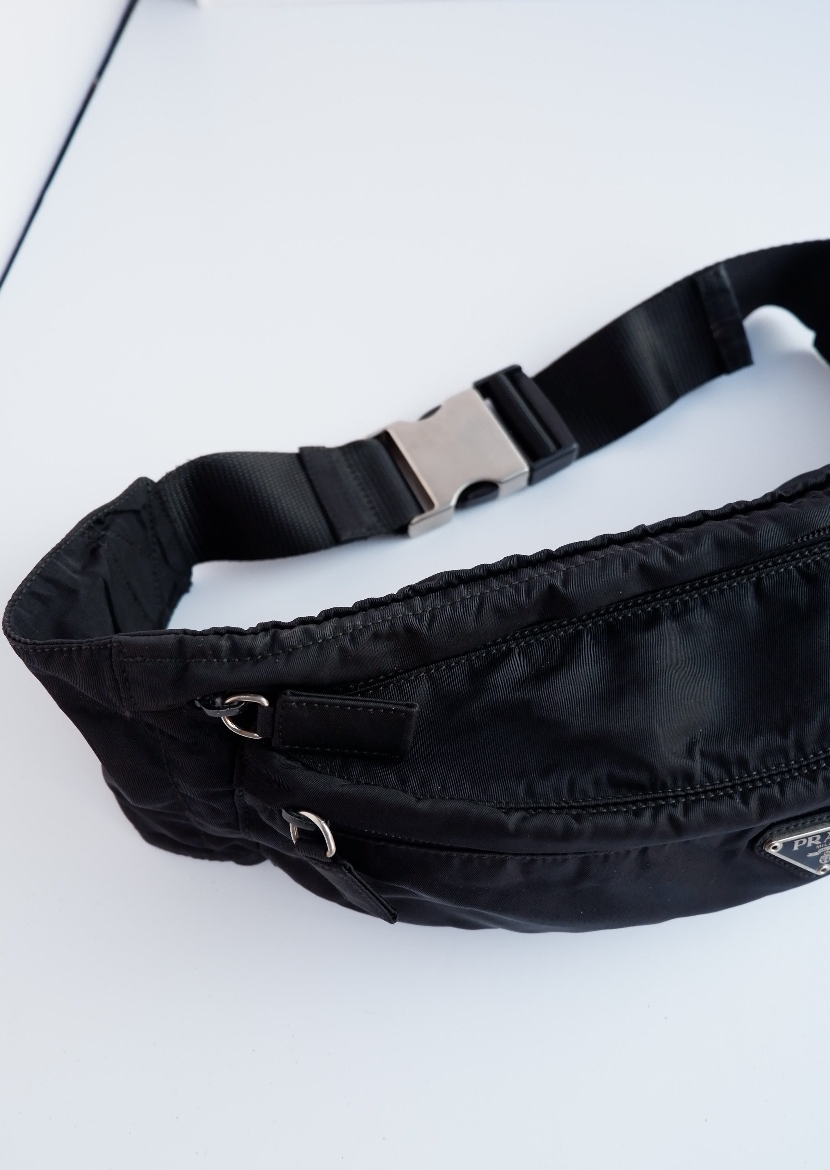 Sac Banane Prada Authentique d'occasion en Nylon Noir