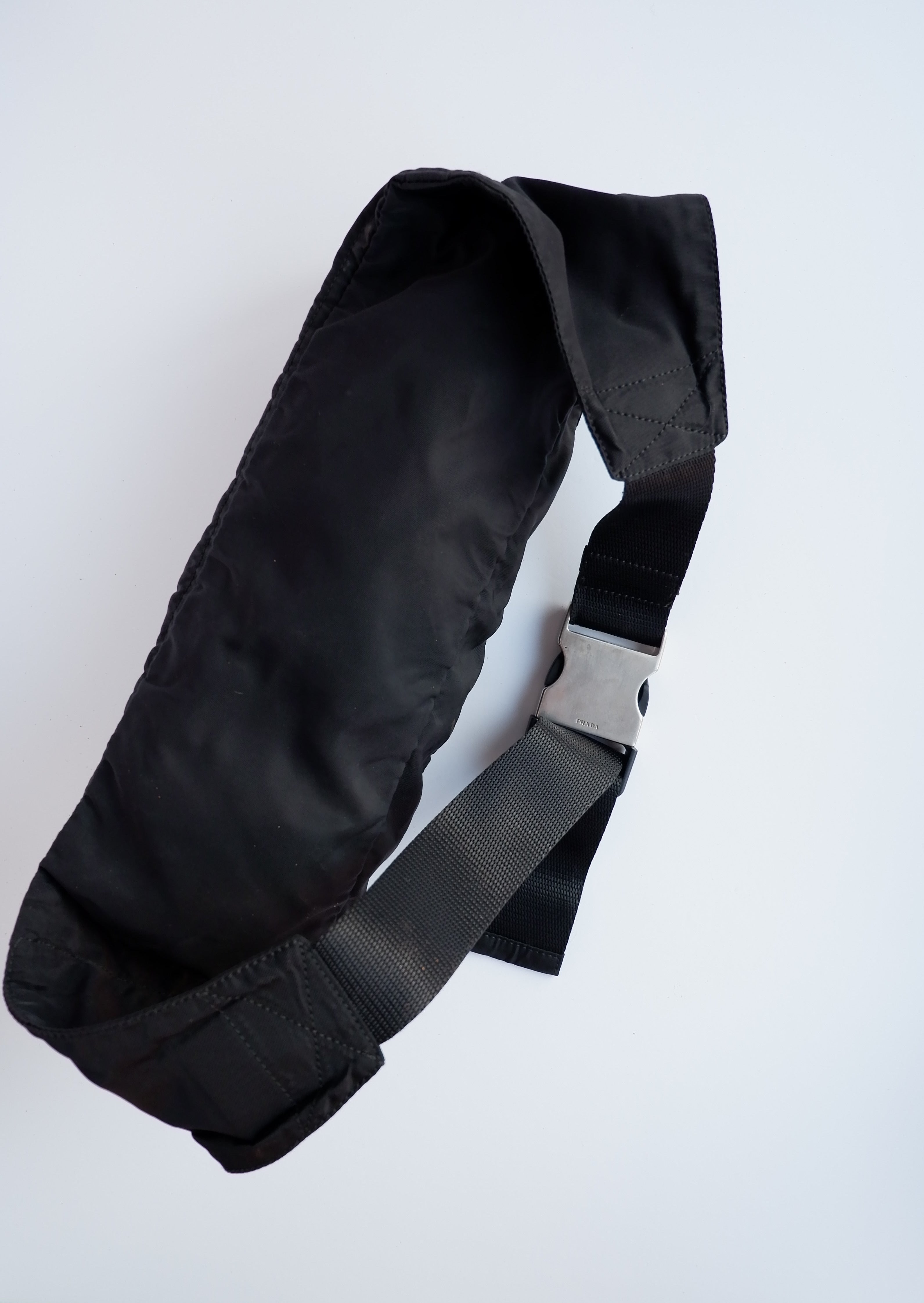 Sac Banane Prada Authentique d'occasion en Nylon Noir