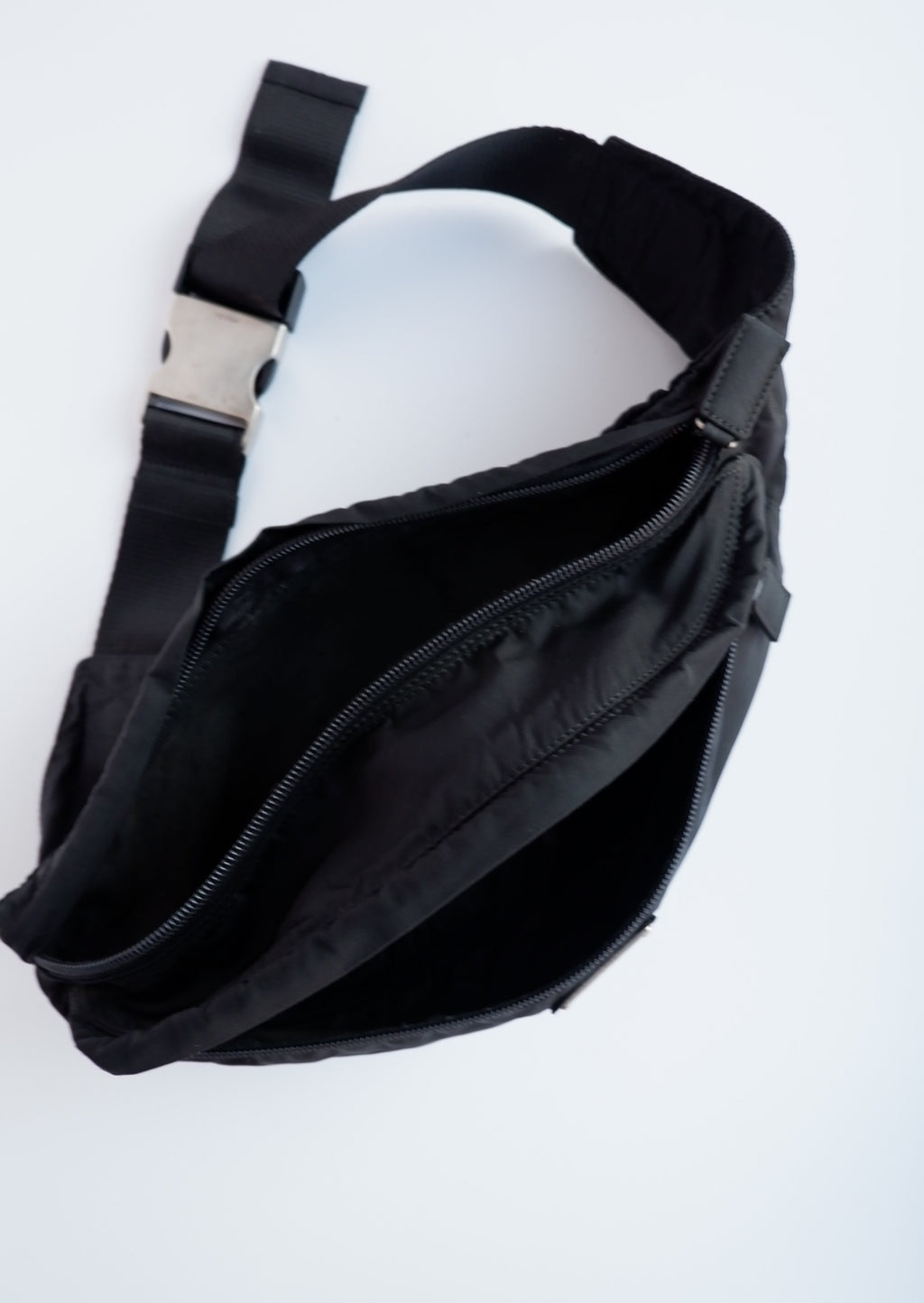 Sac Banane Prada Authentique d'occasion en Nylon Noir