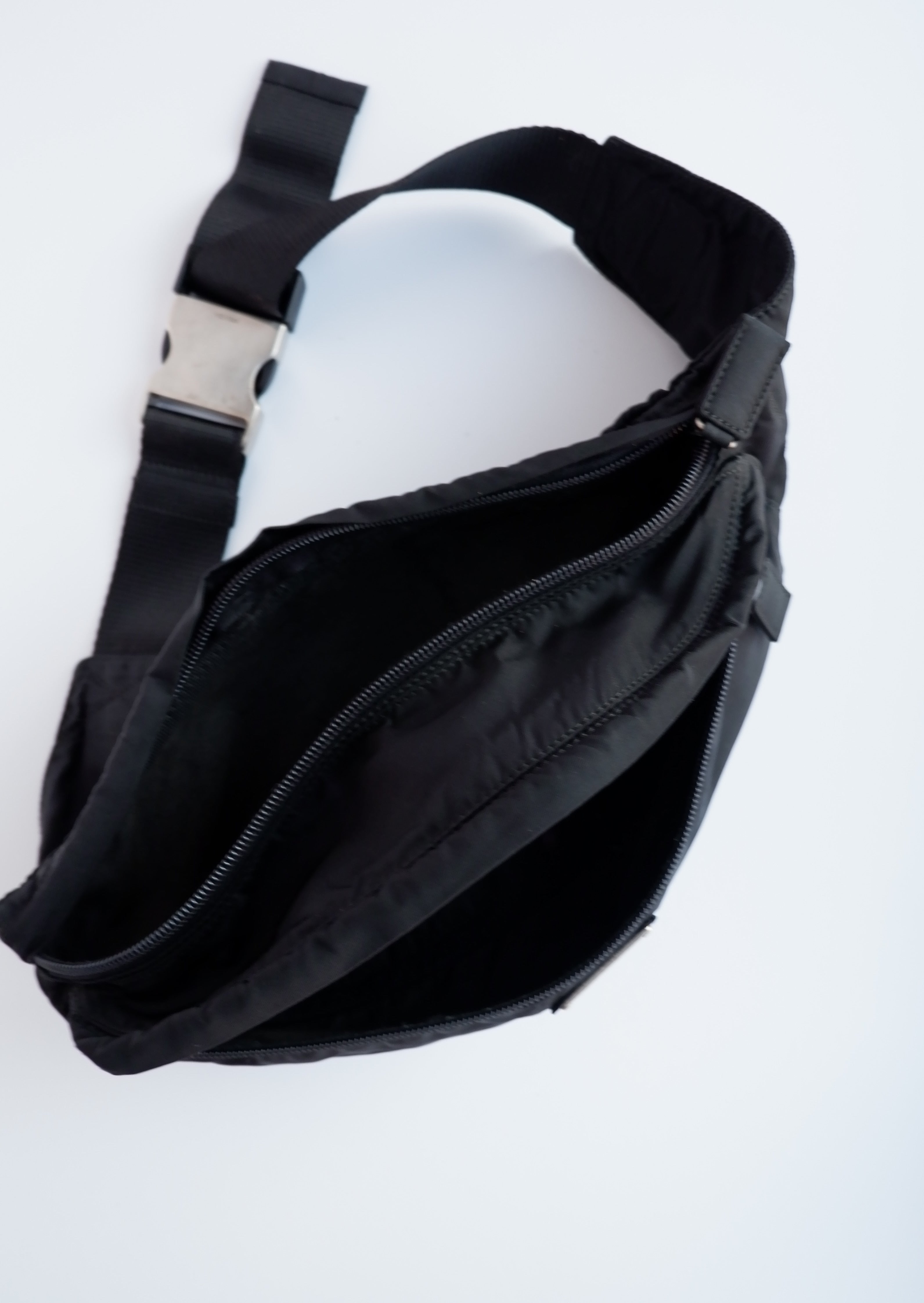 Sac Banane Prada Authentique d'occasion en Nylon Noir