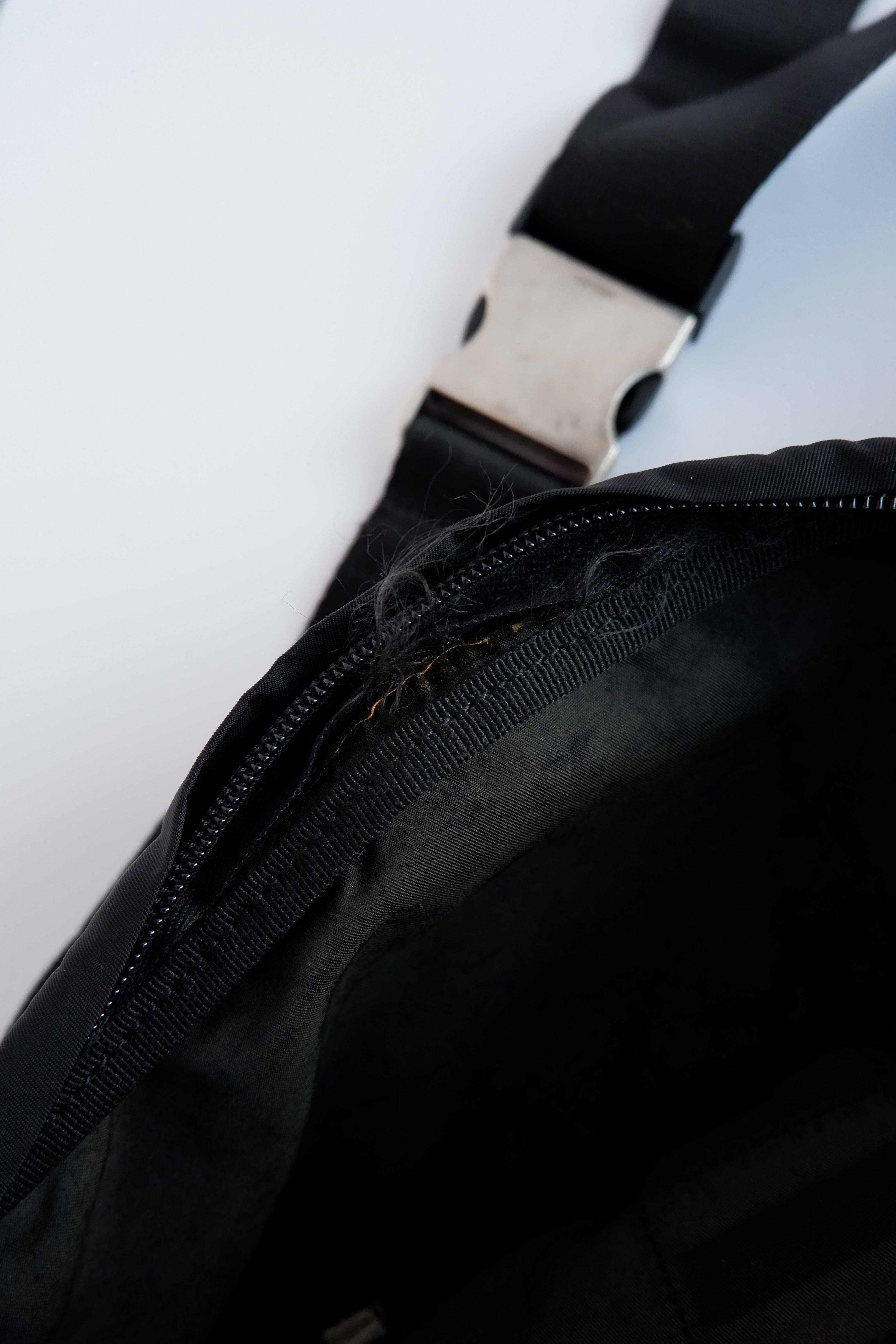 Sac Banane Prada Authentique d'occasion en Nylon Noir