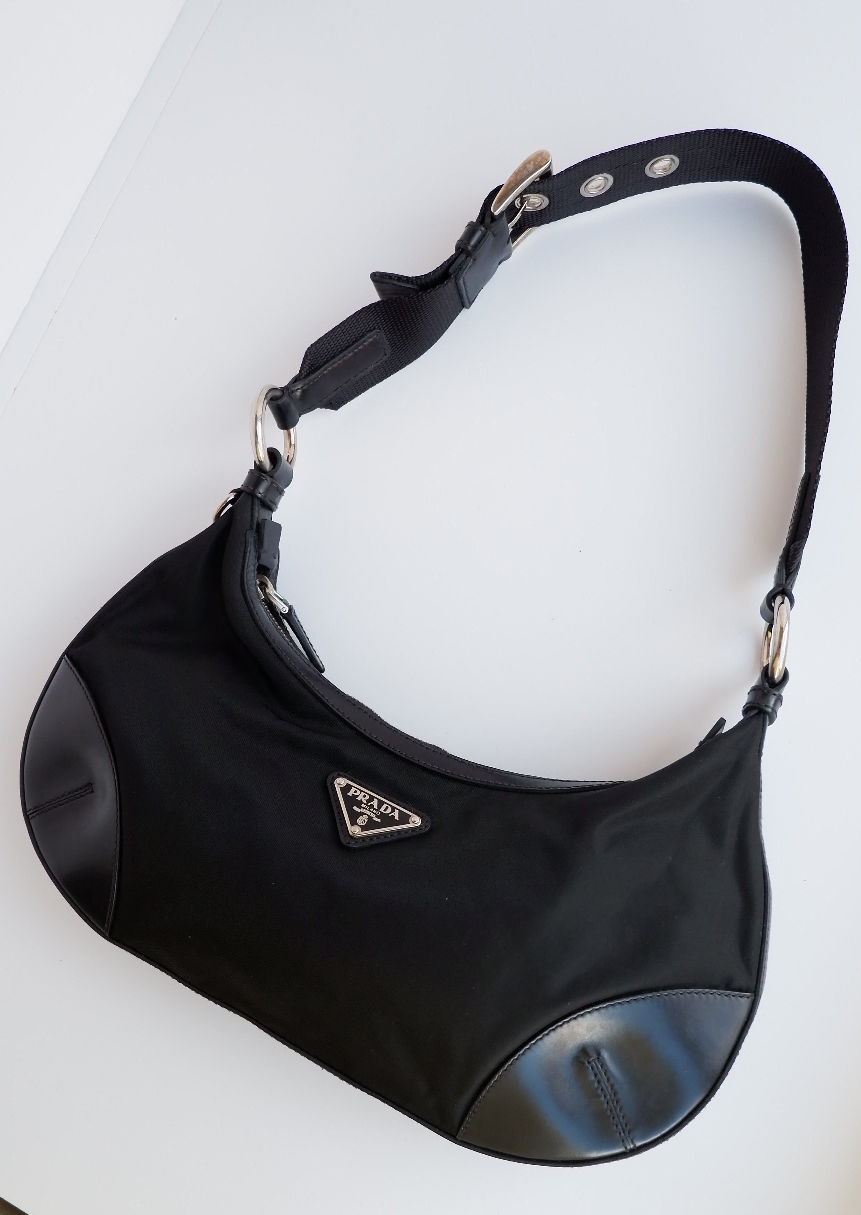 Sac Bandoulière Hobo Prada en Nylon Noir Authentique d'Occasion