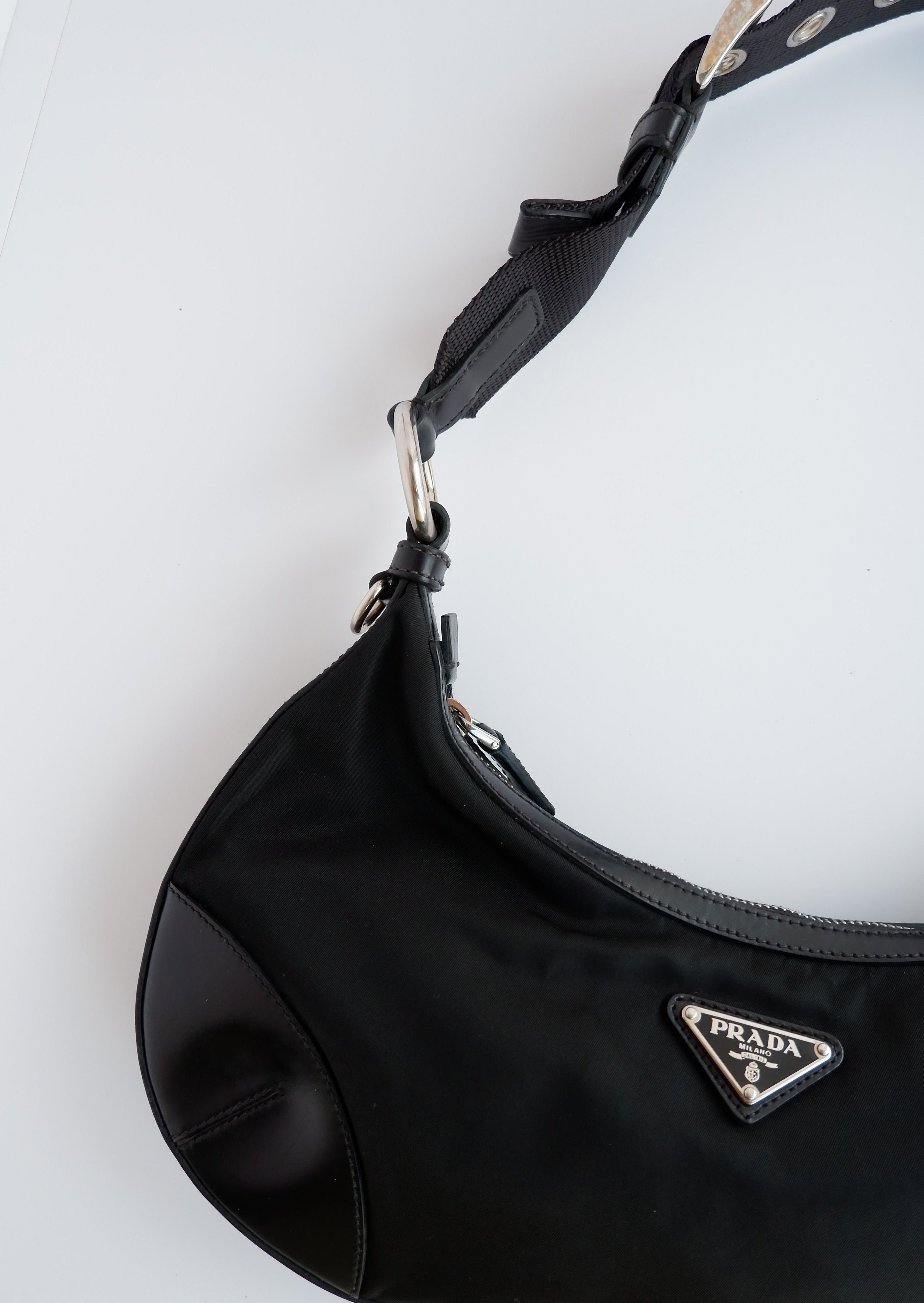 Sac Bandoulière Hobo Prada en Nylon Noir Authentique d'Occasion