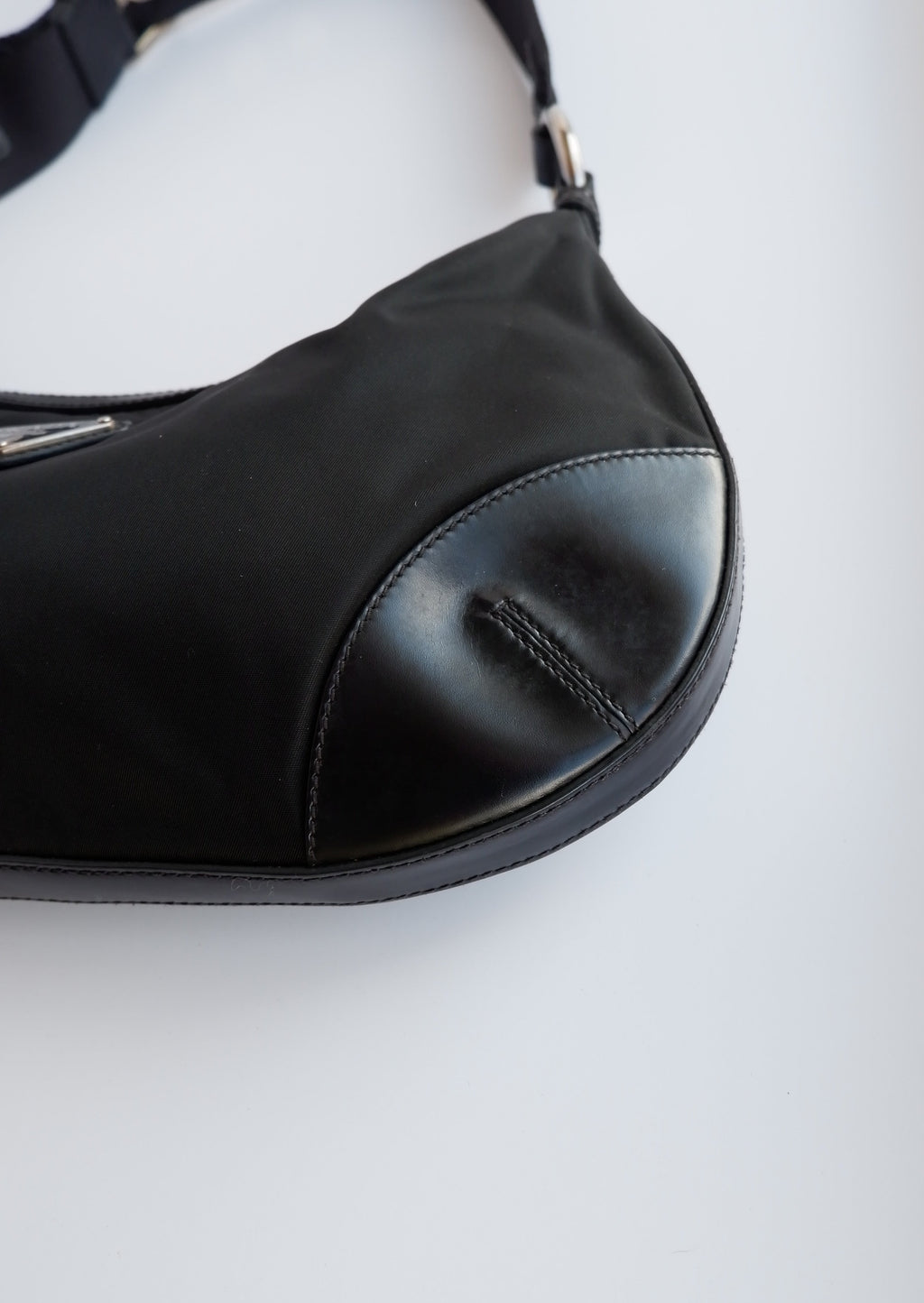 Sac Bandoulière Hobo Prada en Nylon Noir Authentique d'Occasion