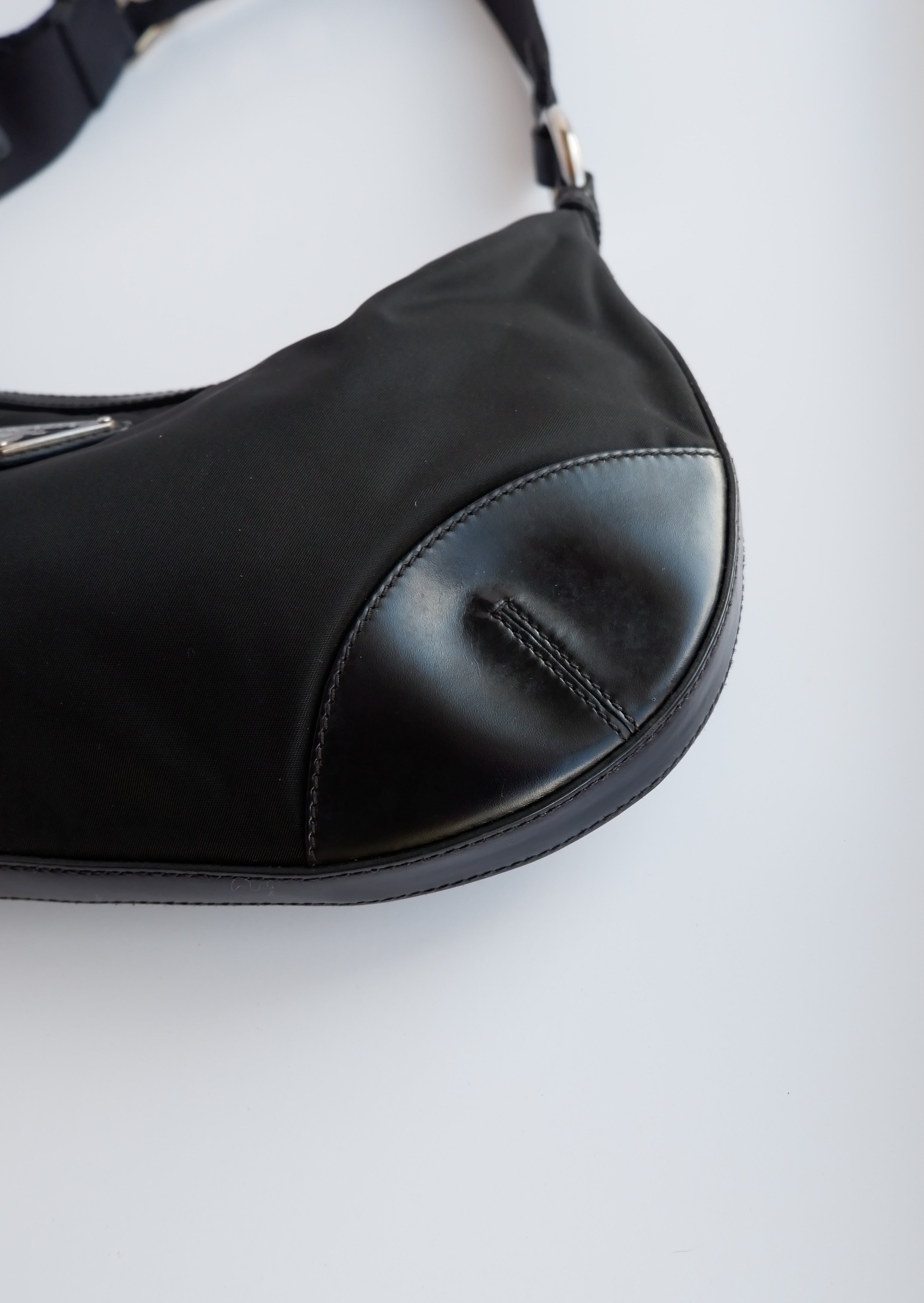Sac Bandoulière Hobo Prada en Nylon Noir Authentique d'Occasion