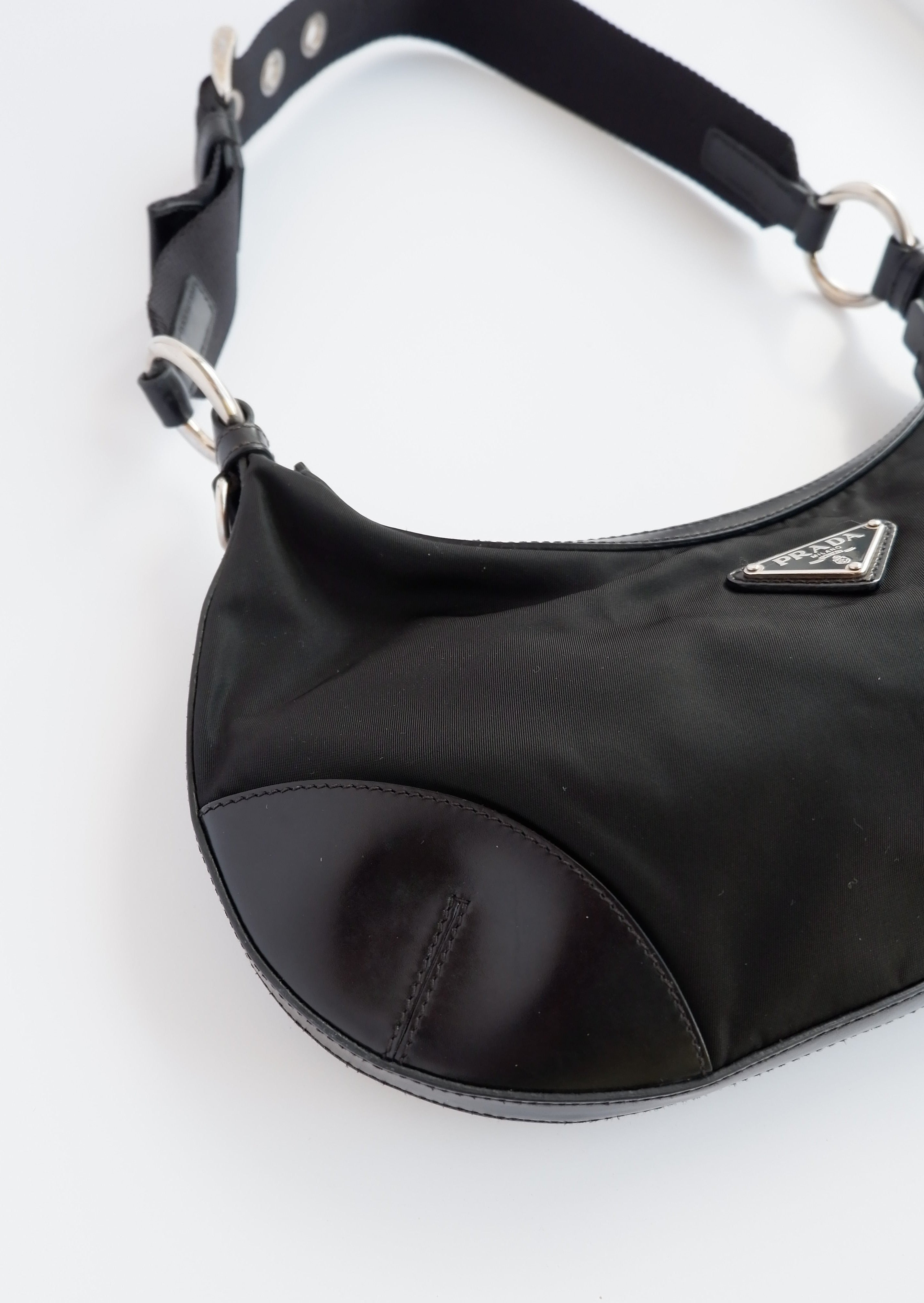 Sac Bandoulière Hobo Prada en Nylon Noir Authentique d'Occasion