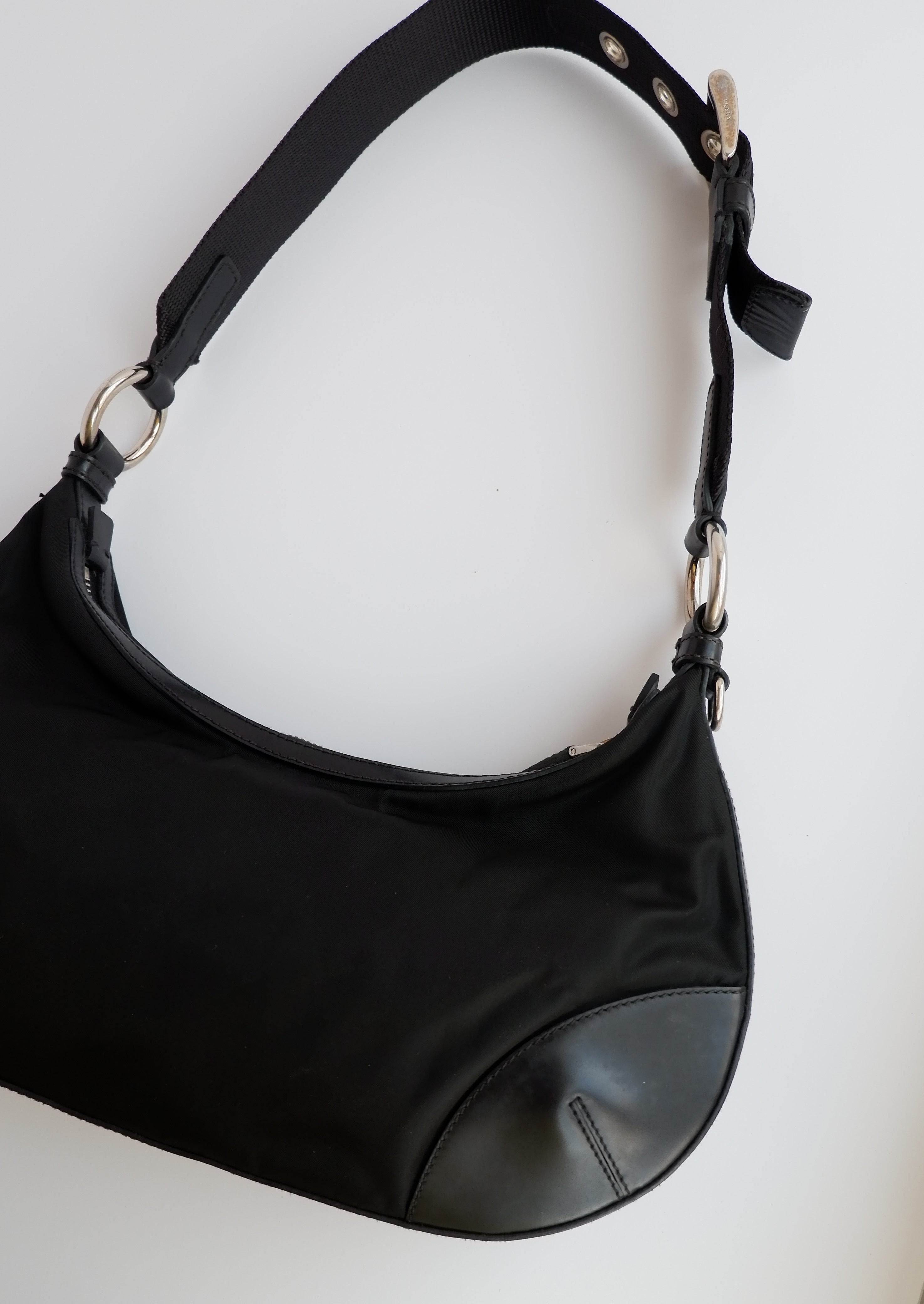 Sac Bandoulière Hobo Prada en Nylon Noir Authentique d'Occasion