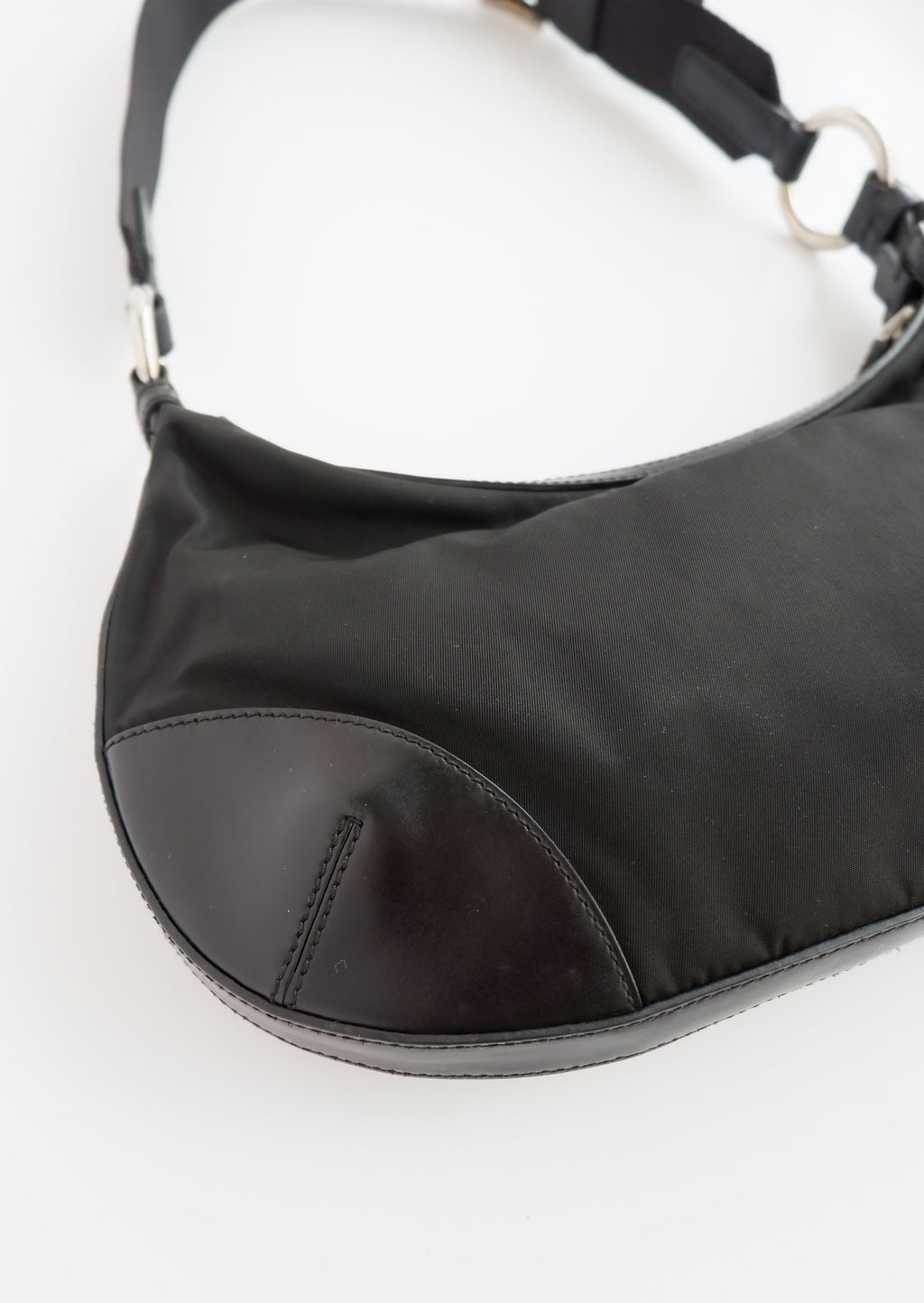 Sac Bandoulière Hobo Prada en Nylon Noir Authentique d'Occasion