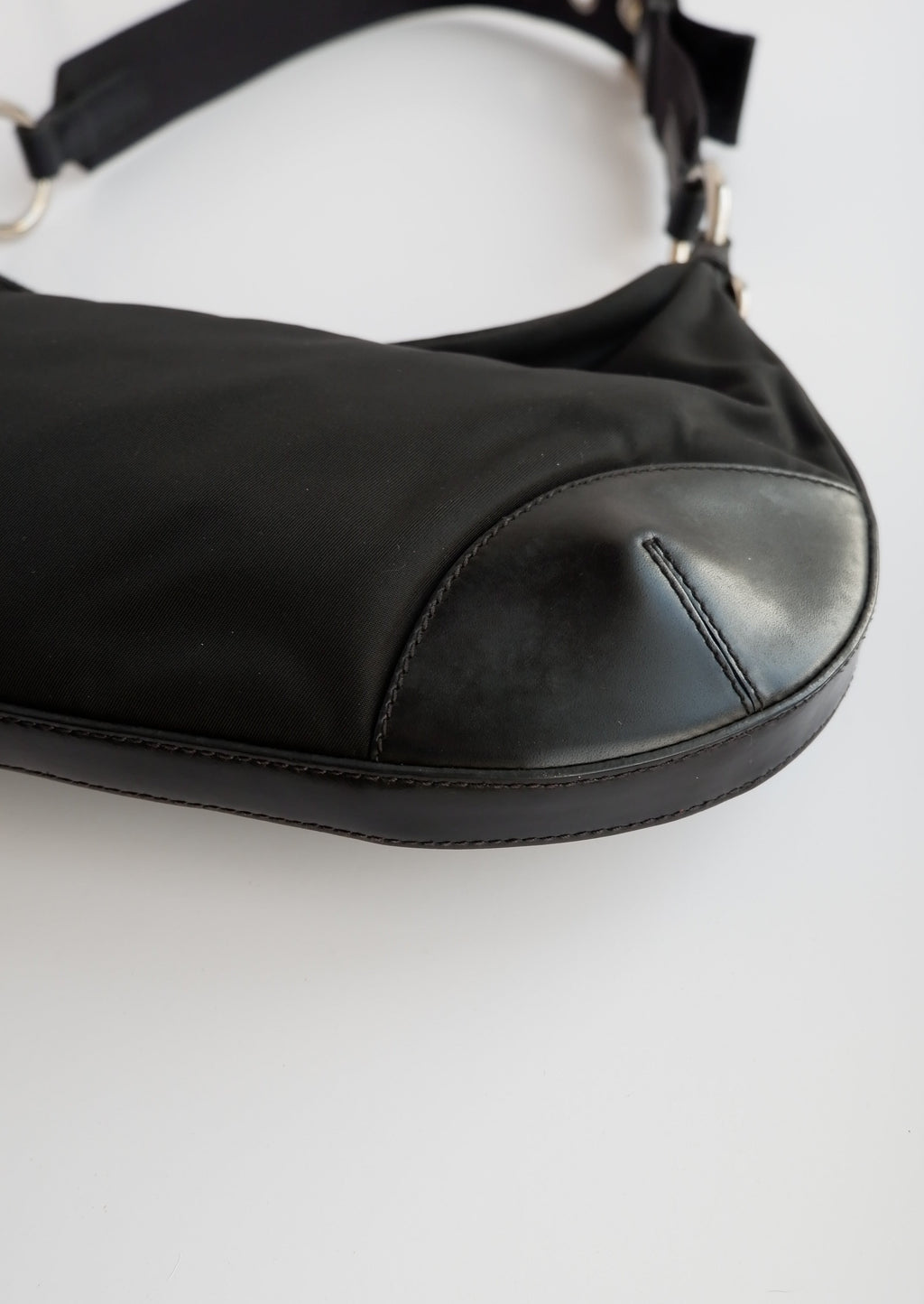 Sac Bandoulière Hobo Prada en Nylon Noir Authentique d'Occasion