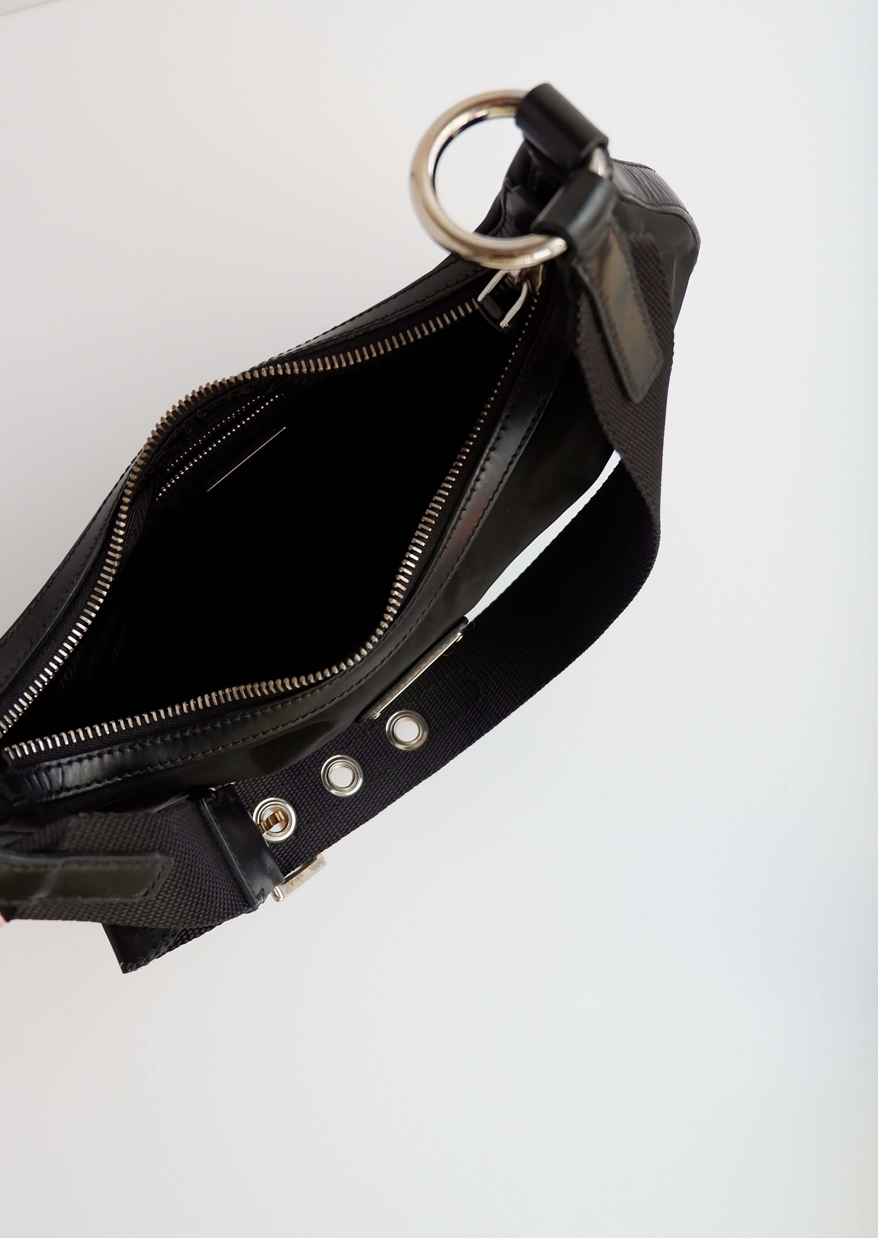 Sac Bandoulière Hobo Prada en Nylon Noir Authentique d'Occasion