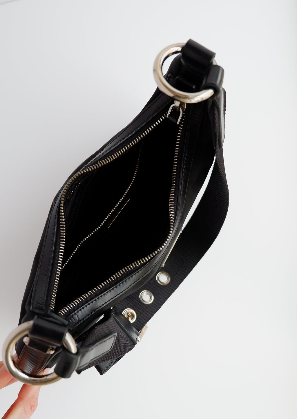 Sac Bandoulière Hobo Prada en Nylon Noir Authentique d'Occasion