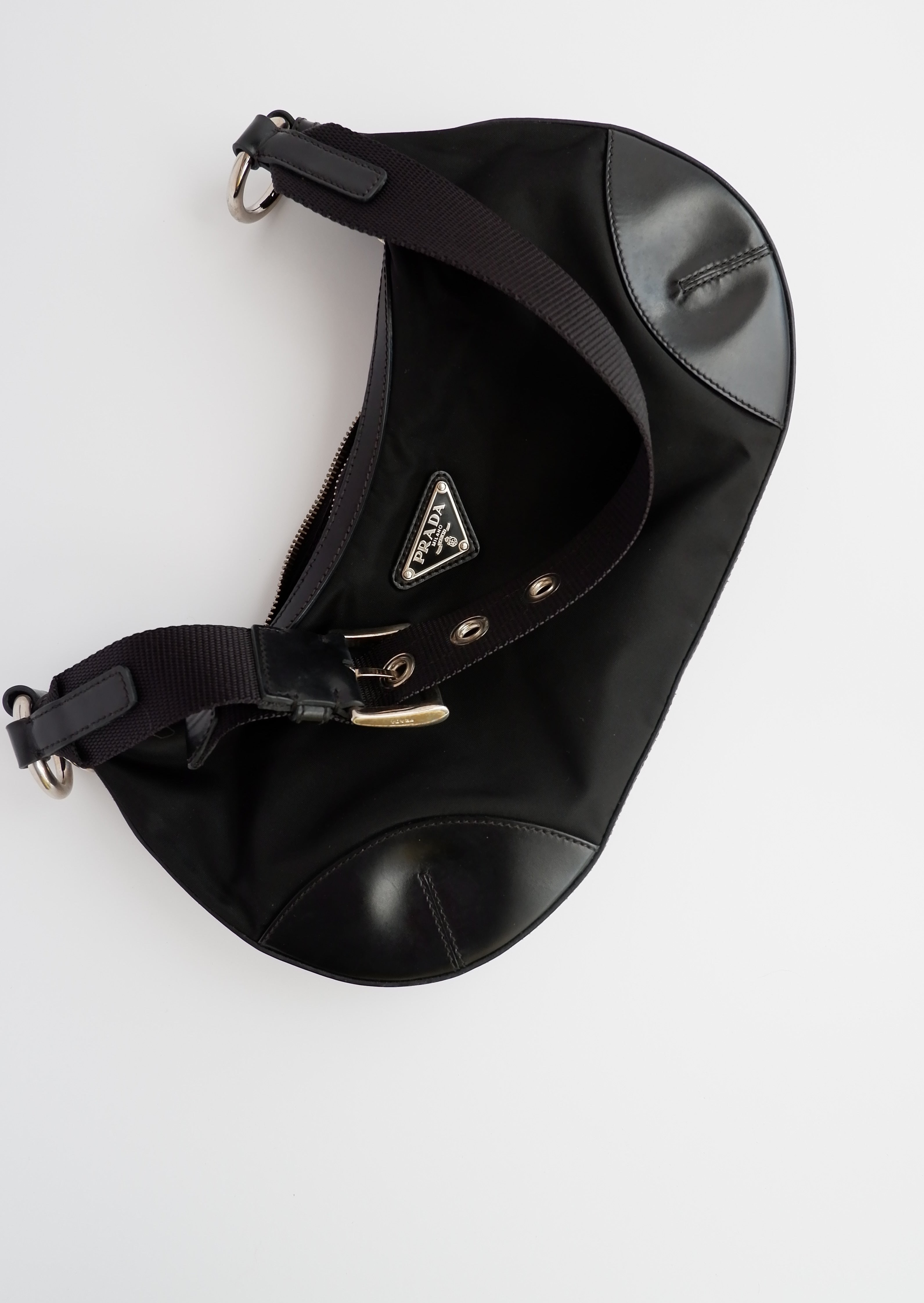 Sac Bandoulière Hobo Prada en Nylon Noir Authentique d'Occasion