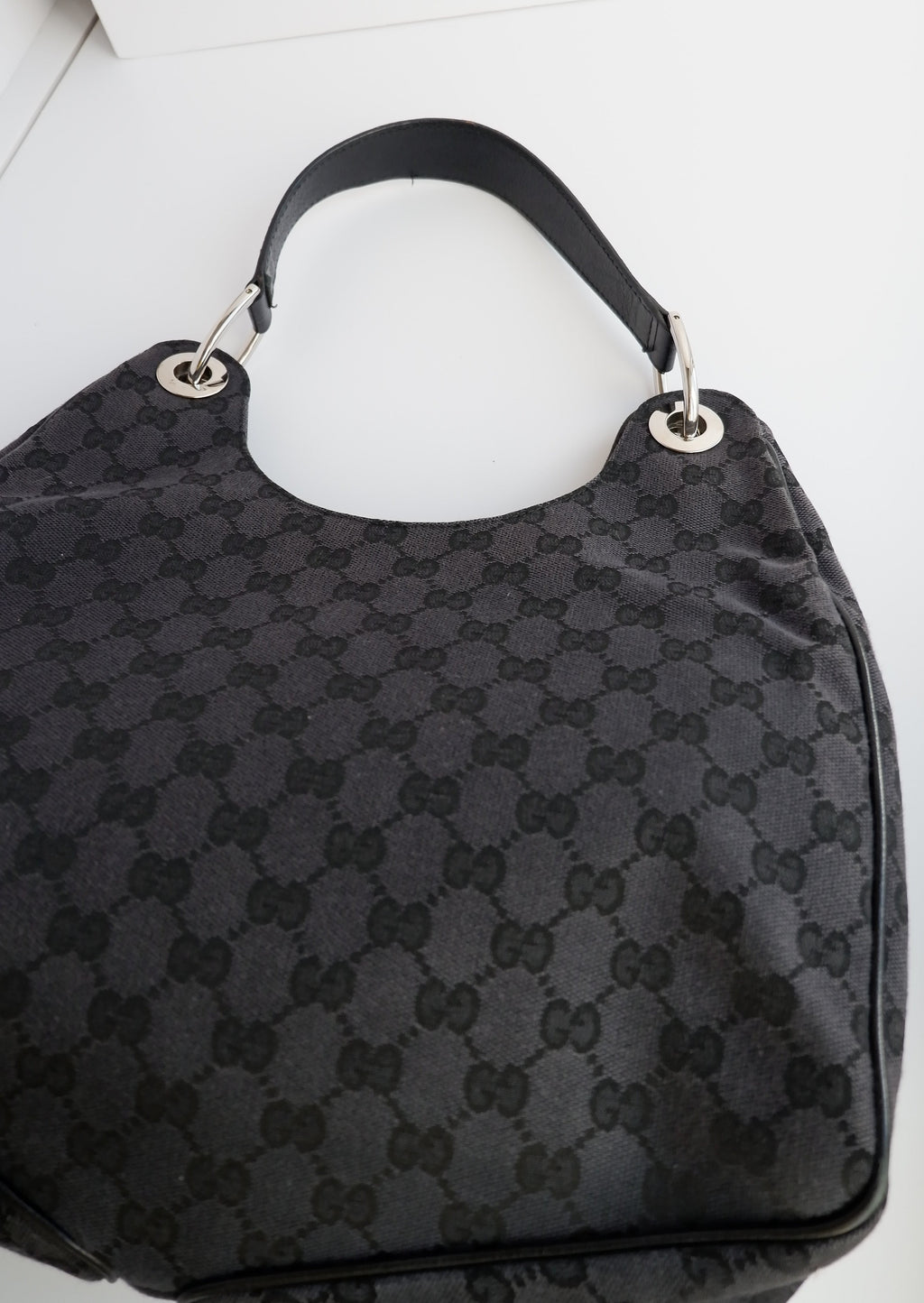 Authentique Sac à bandoulière Gucci en toile GG noire d'occasion