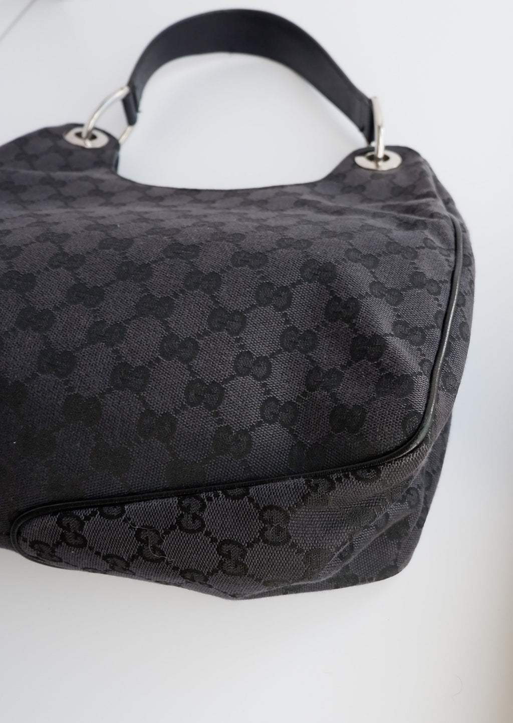 Authentique Sac à bandoulière Gucci en toile GG noire d'occasion