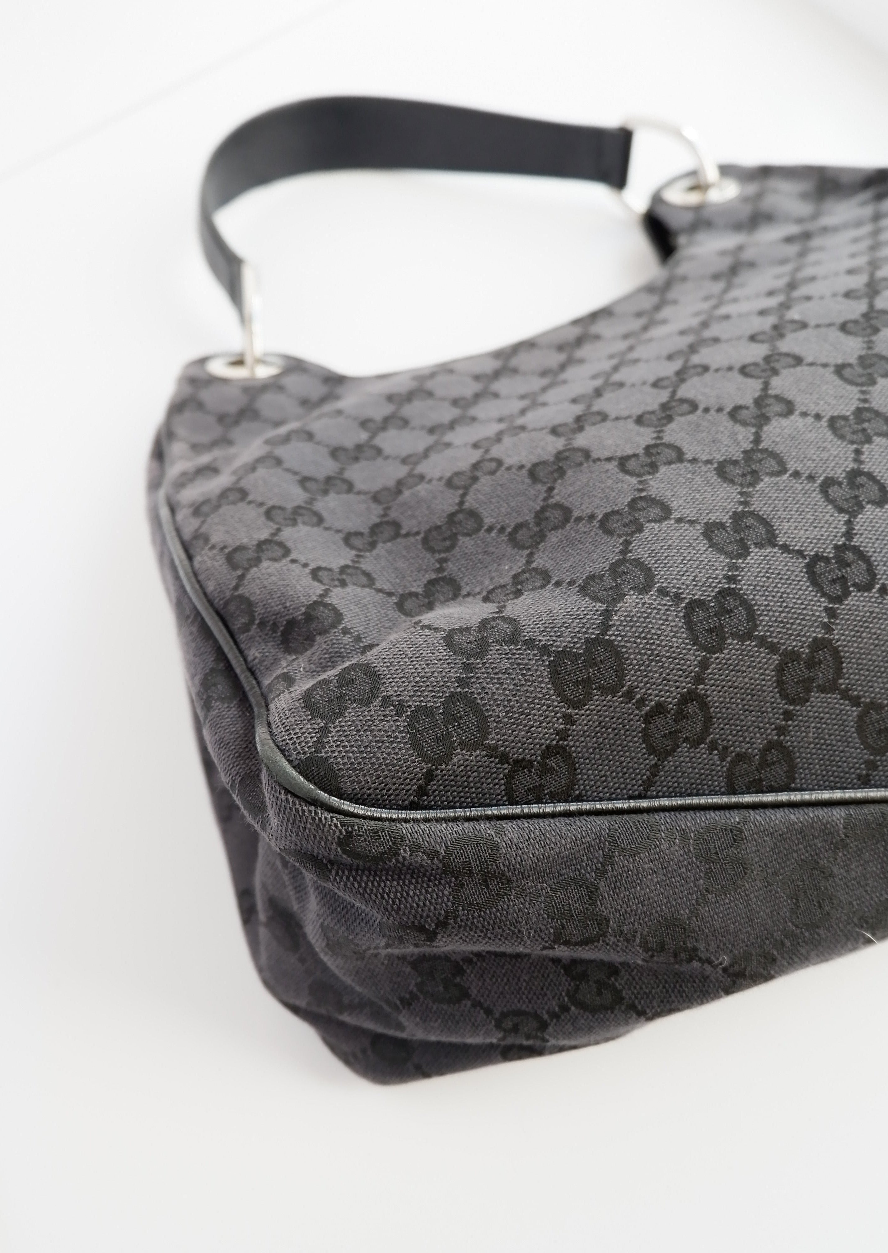 Authentique Sac à bandoulière Gucci en toile GG noire d'occasion