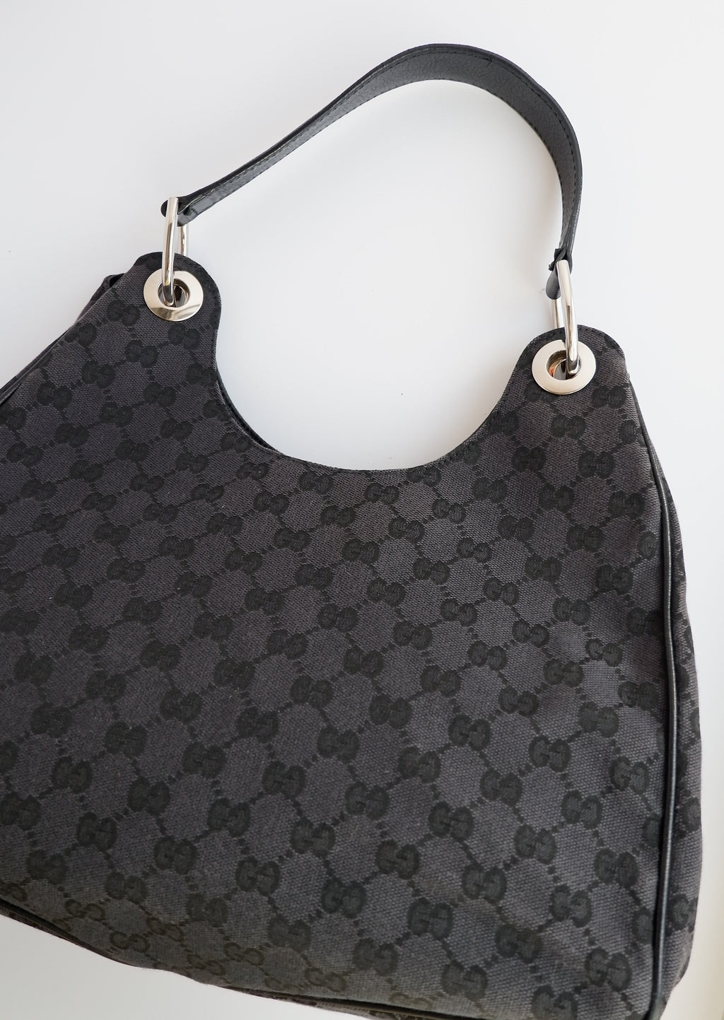 Authentique Sac à bandoulière Gucci en toile GG noire d'occasion