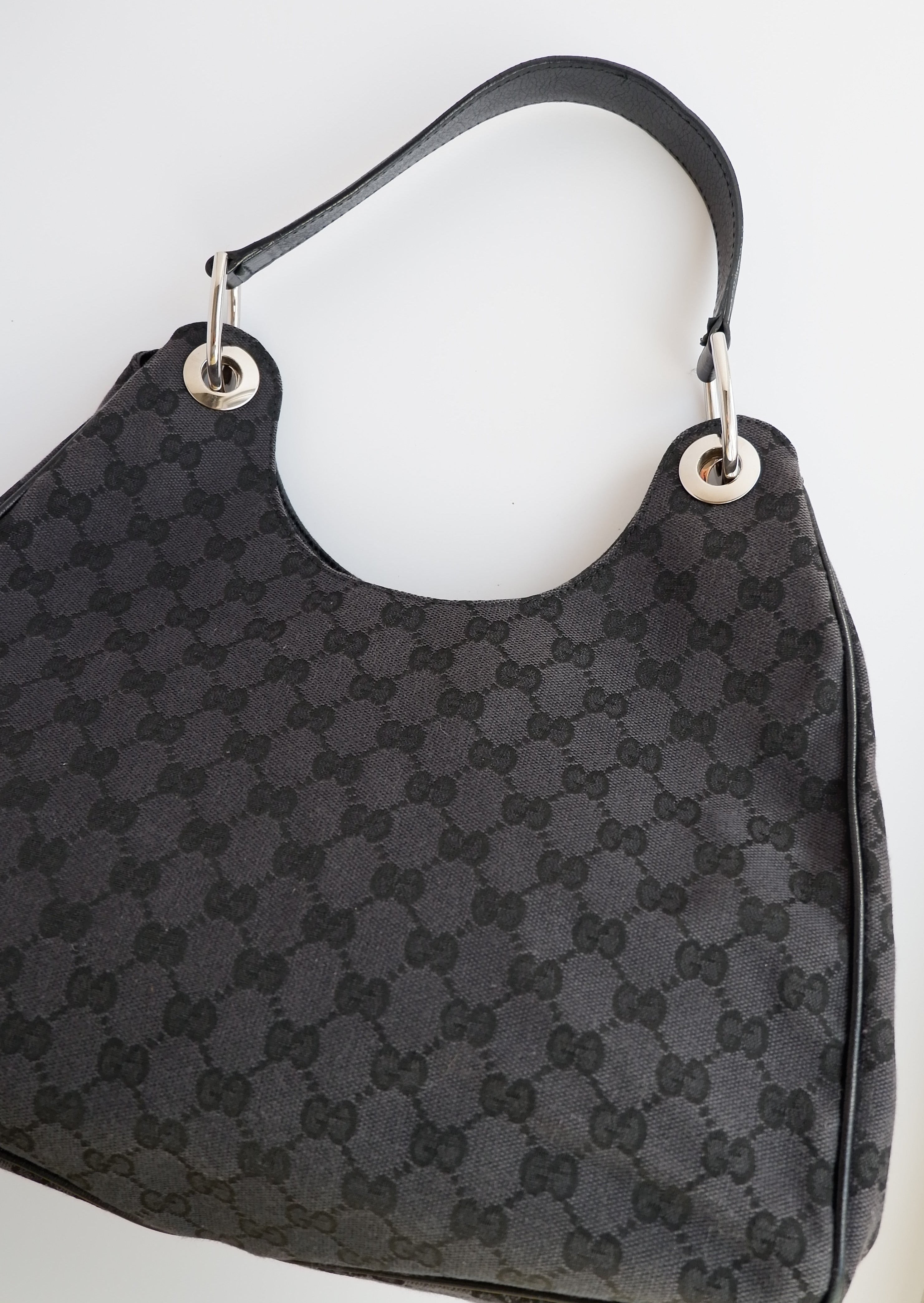 Authentique Sac à bandoulière Gucci en toile GG noire d'occasion