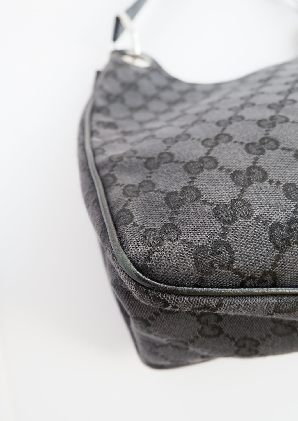 Authentique Sac à bandoulière Gucci en toile GG noire d'occasion