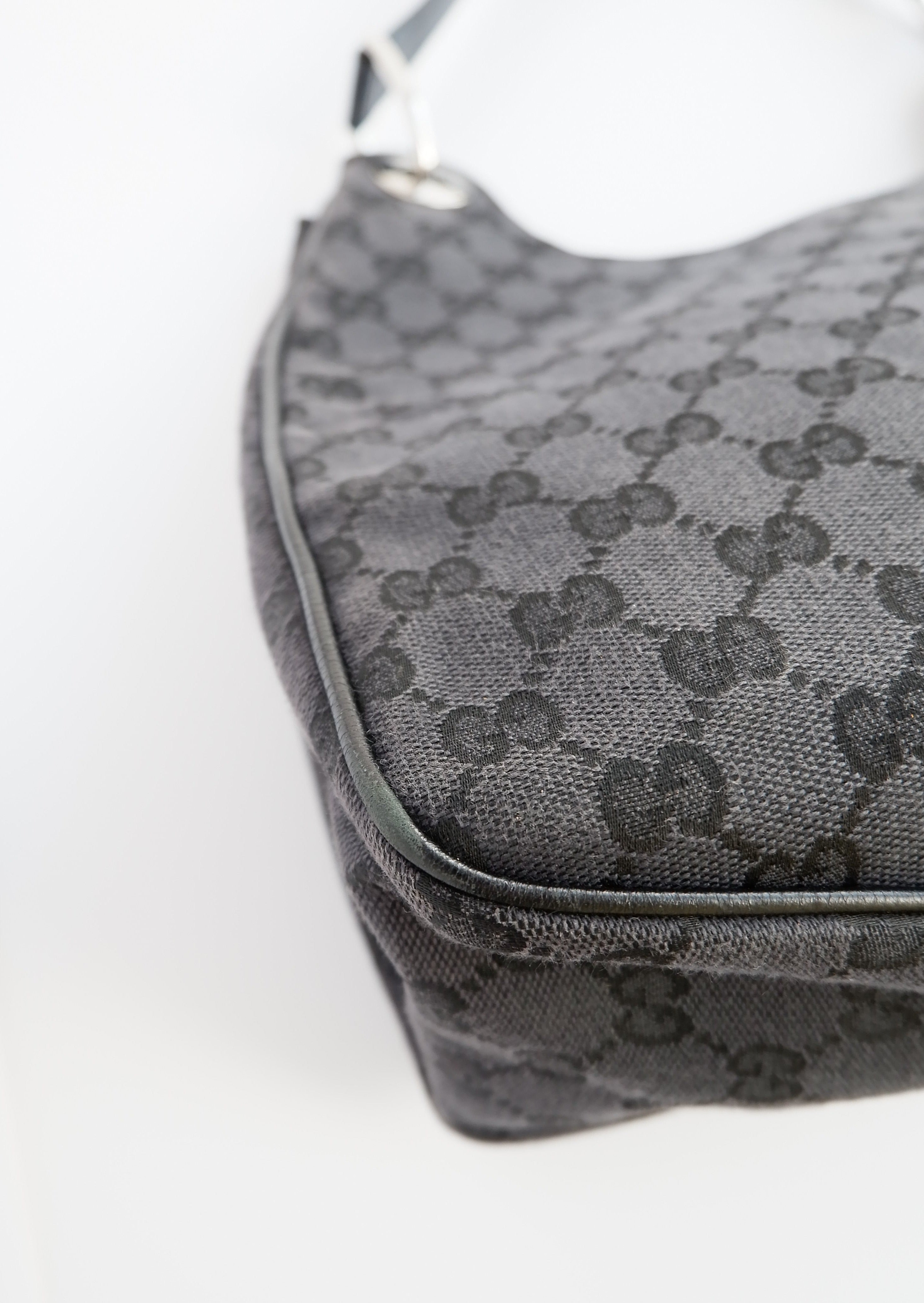 Authentique Sac à bandoulière Gucci en toile GG noire d'occasion
