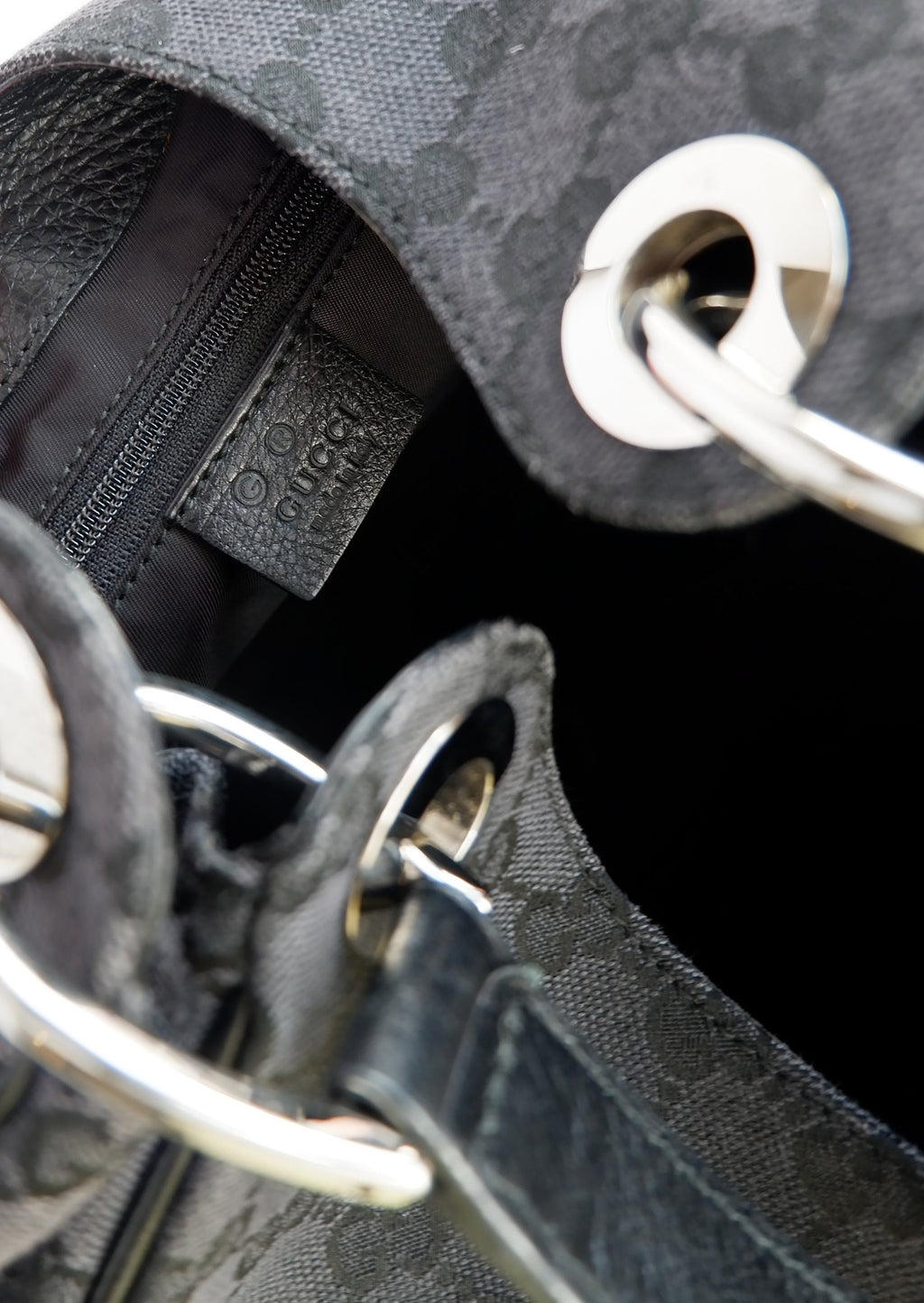 Authentique Sac à bandoulière Gucci en toile GG noire d'occasion