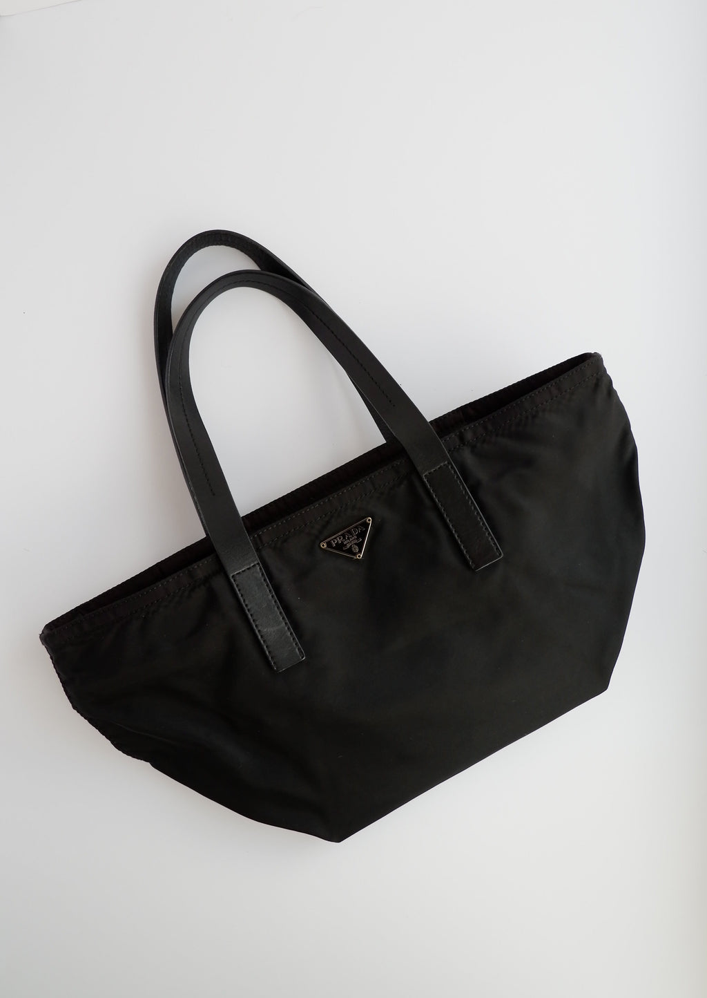 Authentique Sac Micro fourre-tout/bandoulière Prada en nylon noir d'occasion