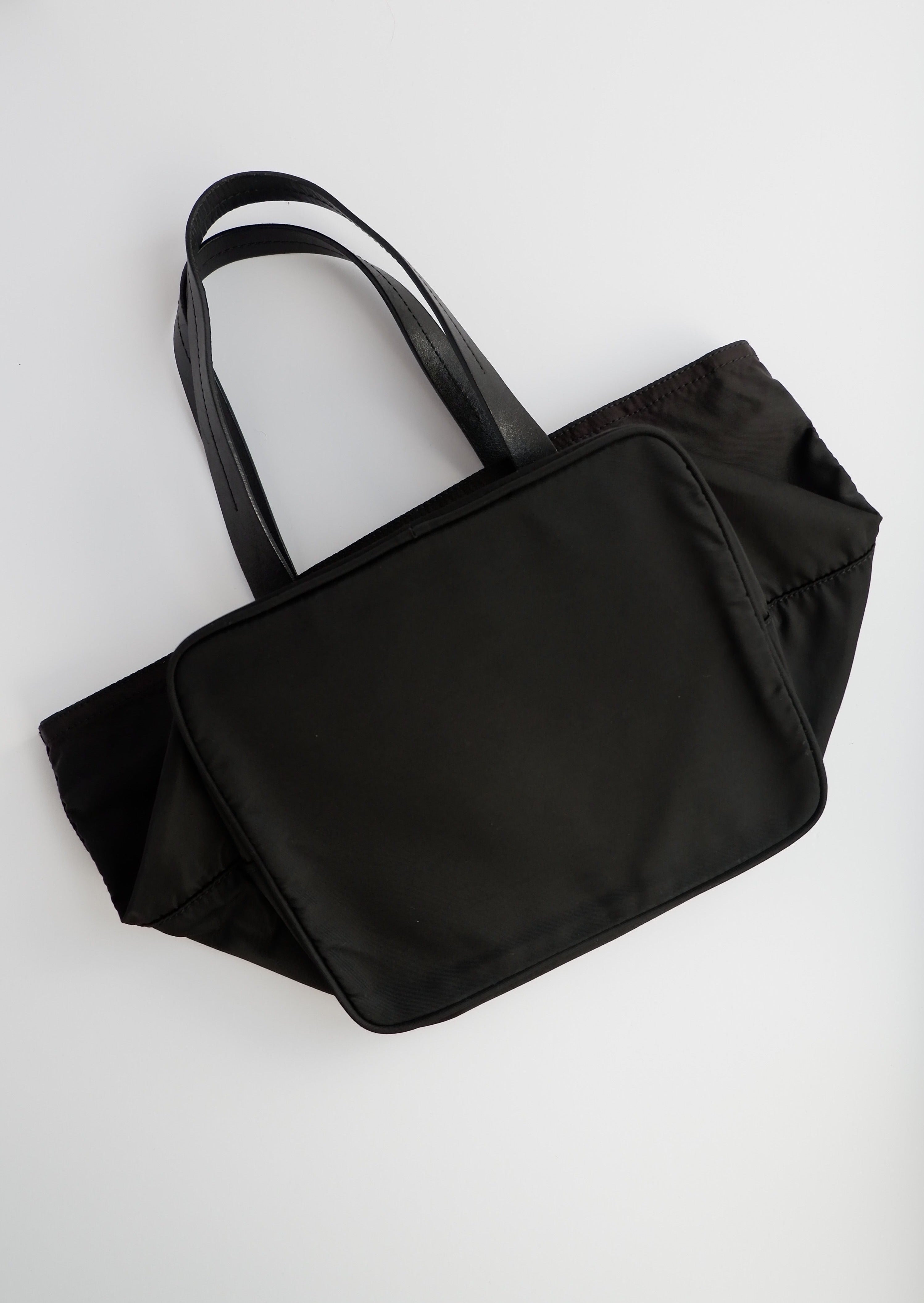 Authentique Sac Micro fourre-tout/bandoulière Prada en nylon noir d'occasion