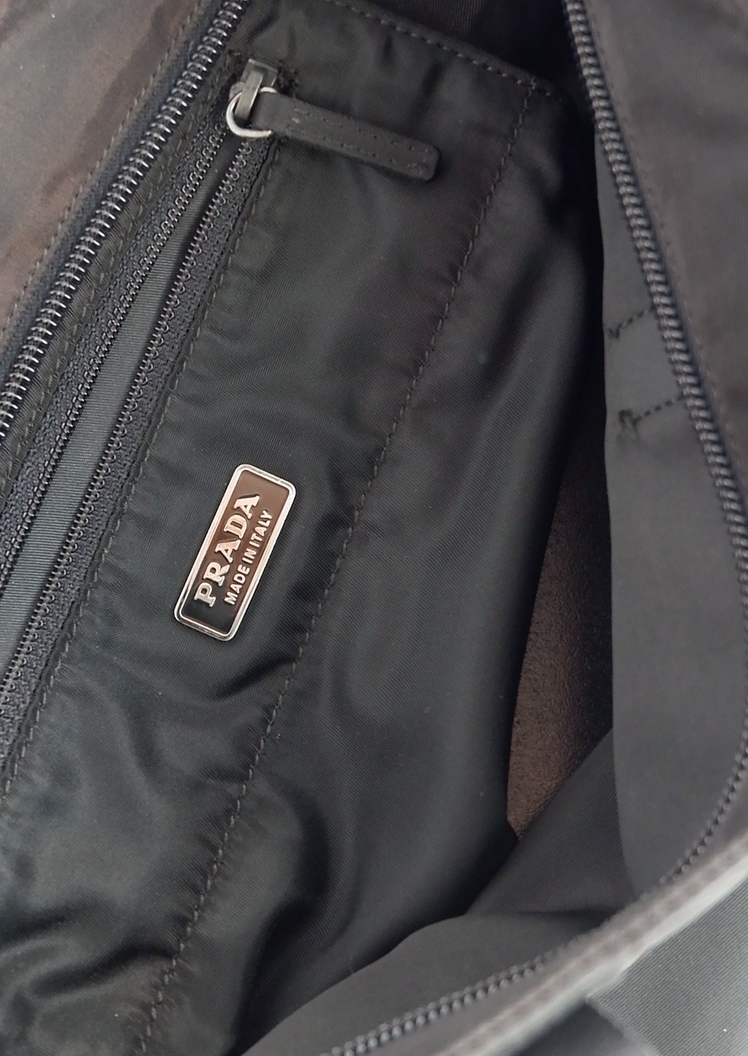 Authentique Sac Micro fourre-tout/bandoulière Prada en nylon noir d'occasion