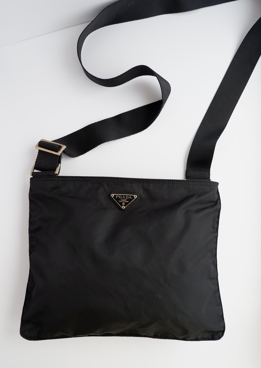 Authentique Sac bandoulière plat Prada en nylon noir d'occasion