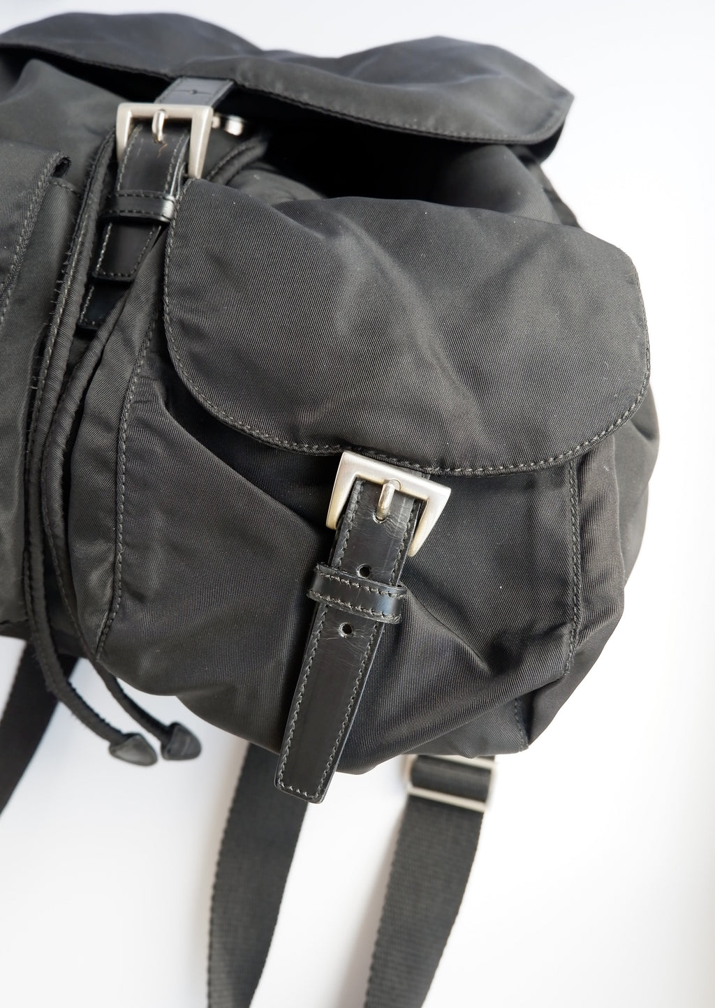 Sac à dos Prada en nylon noir d'occasion authentique