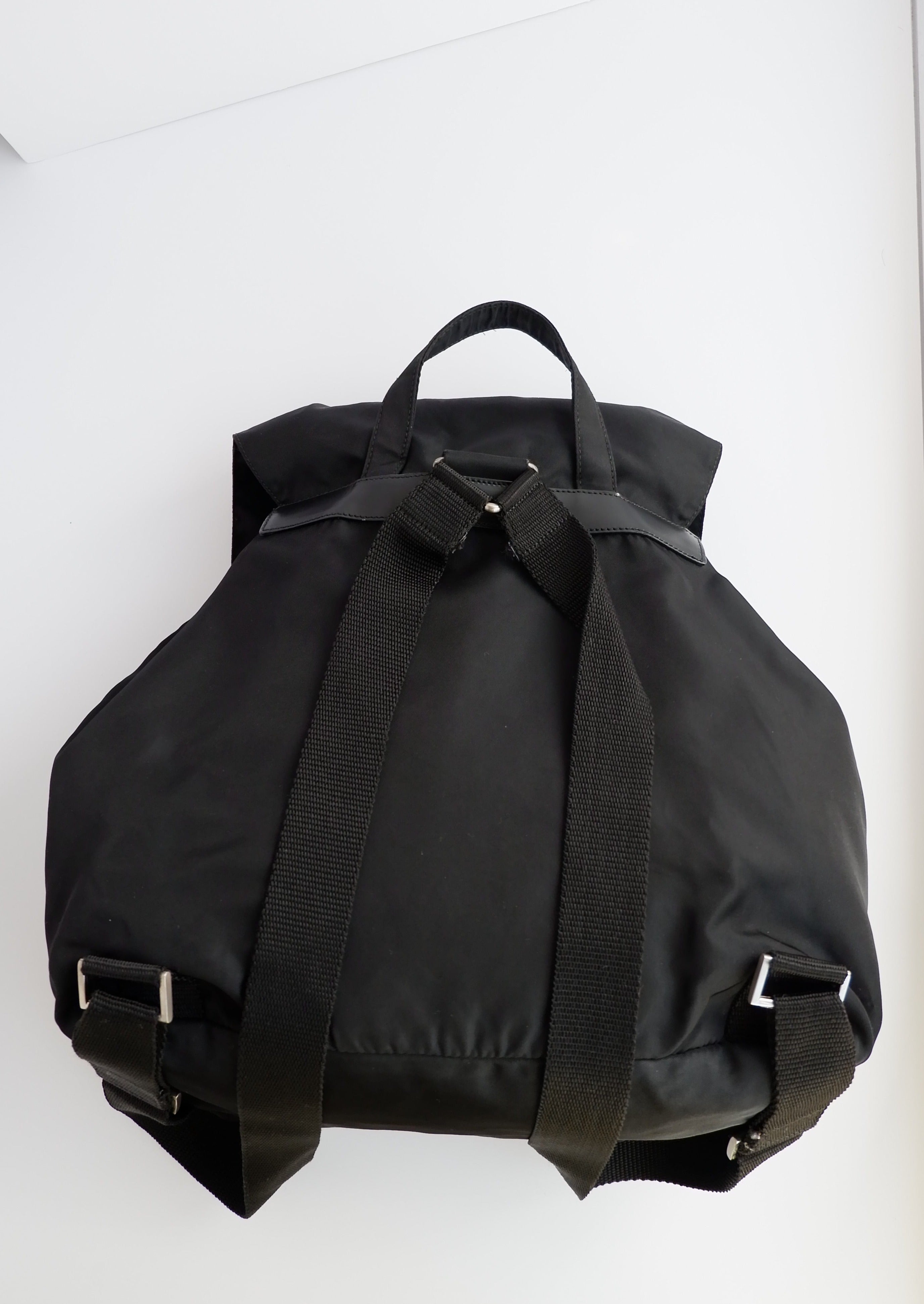 Sac à dos Prada en nylon noir d'occasion authentique