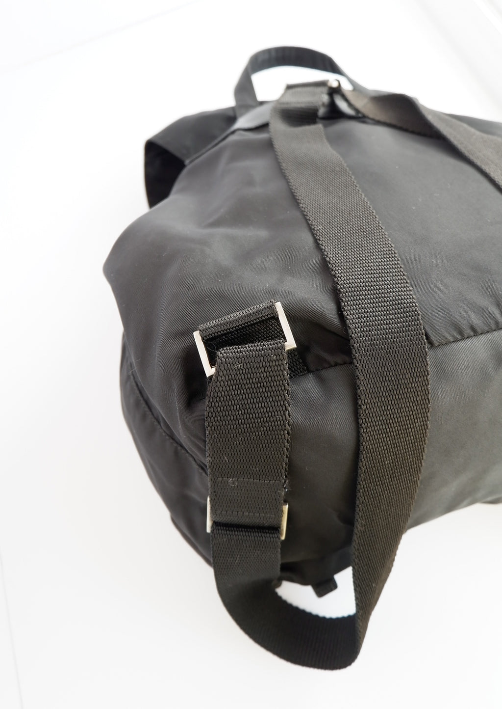 Sac à dos Prada en nylon noir d'occasion authentique
