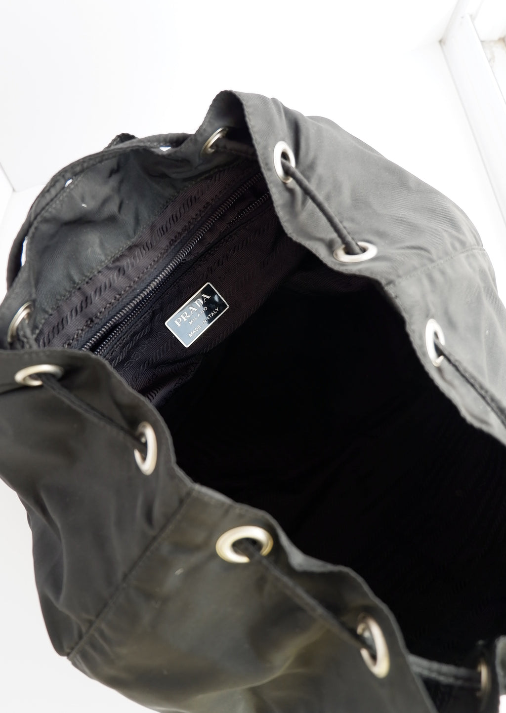 Sac à dos Prada en nylon noir d'occasion authentique