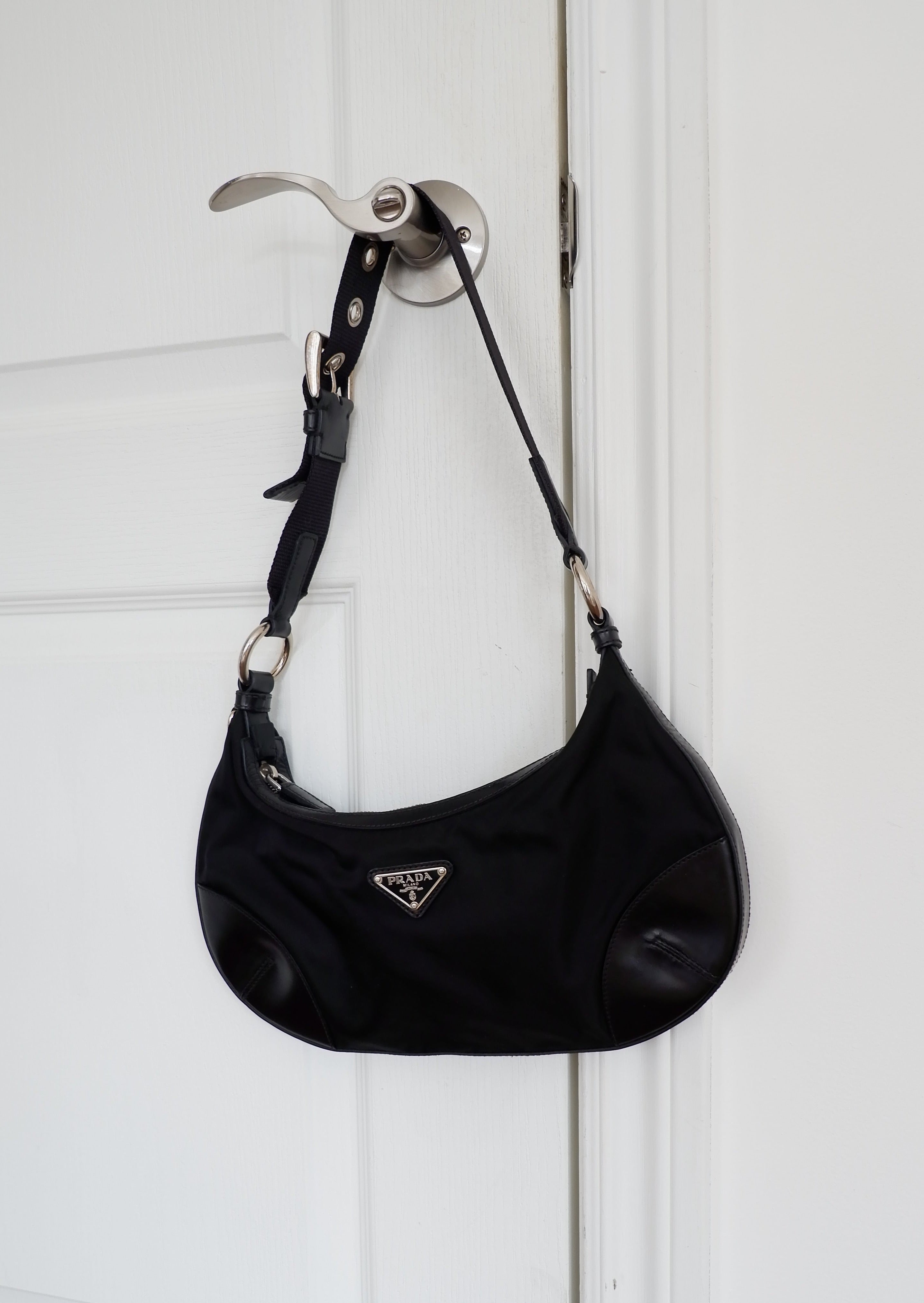 Sac Bandoulière Hobo Prada en Nylon Noir Authentique d'Occasion