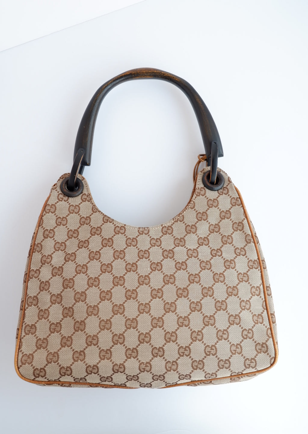 Authentique Sac à bandoulière Gucci d'occasion en toile GG avec poignée en bois
