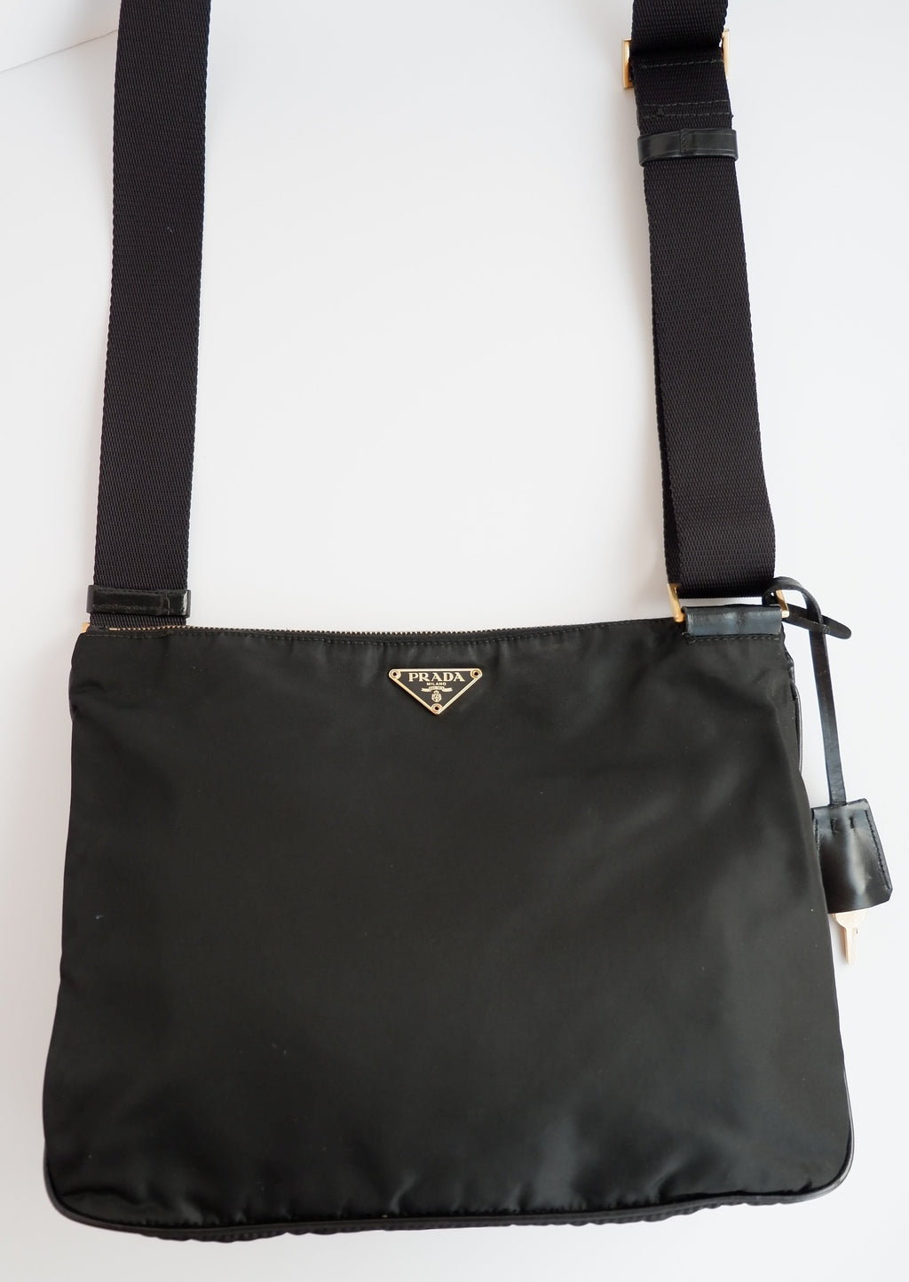 Authentique sac à bandoulière en nylon noir Prada d'occasion
