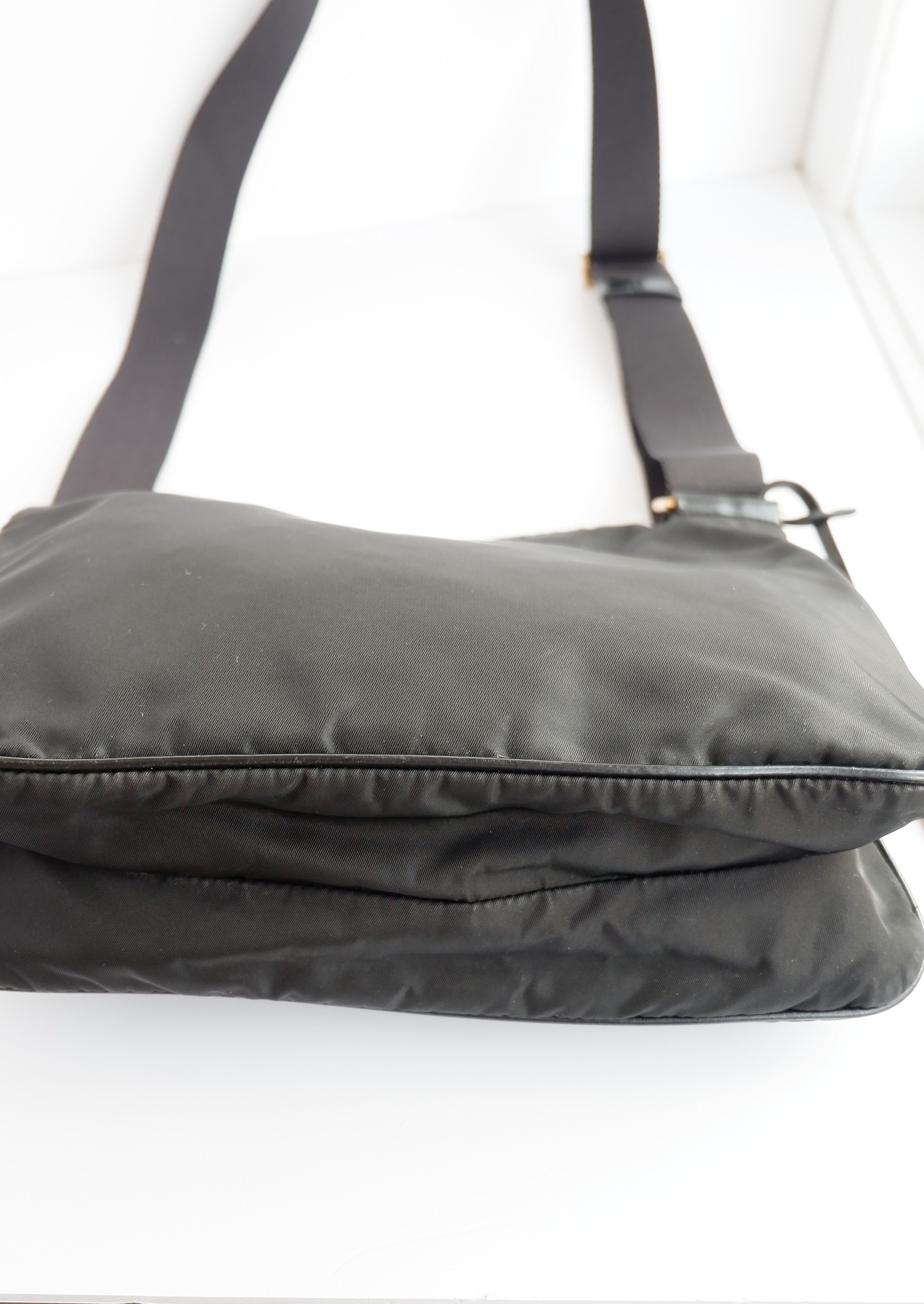 Authentique sac à bandoulière en nylon noir Prada d'occasion